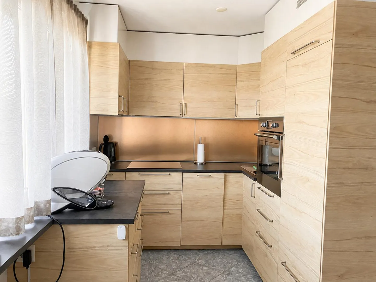 Comprehensively renovated 3.5-room apartment with a view and garage box (in building rights) - Photo 1 of 9