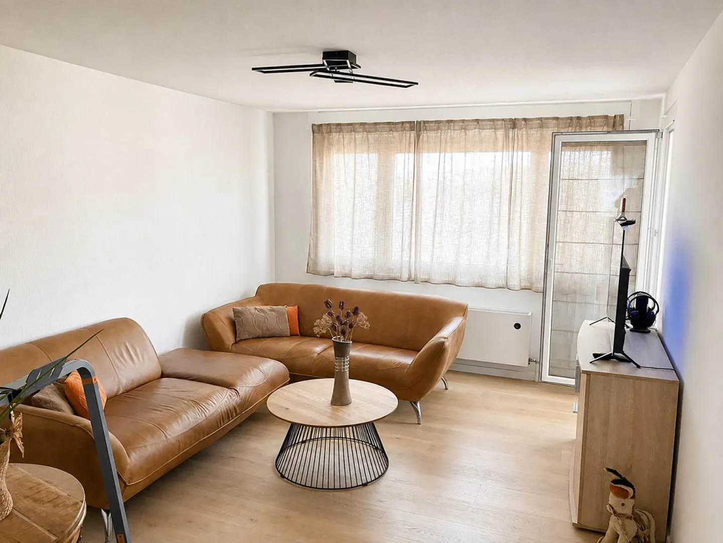 Comprehensively renovated 3.5-room apartment with a view and garage box (in building rights) - Photo 2 of 9