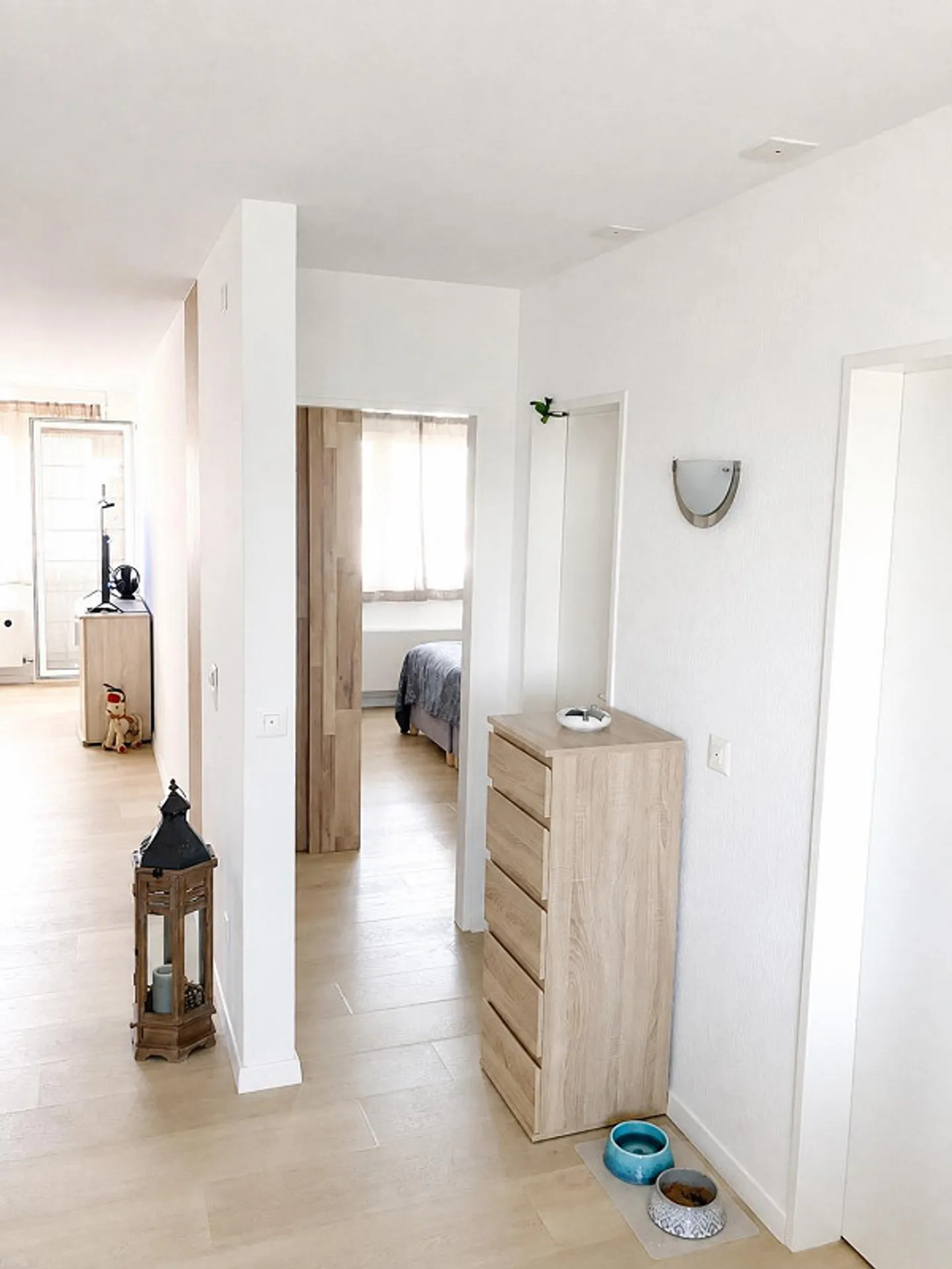 Comprehensively renovated 3.5-room apartment with a view and garage box (in building rights) - Photo 7 of 9