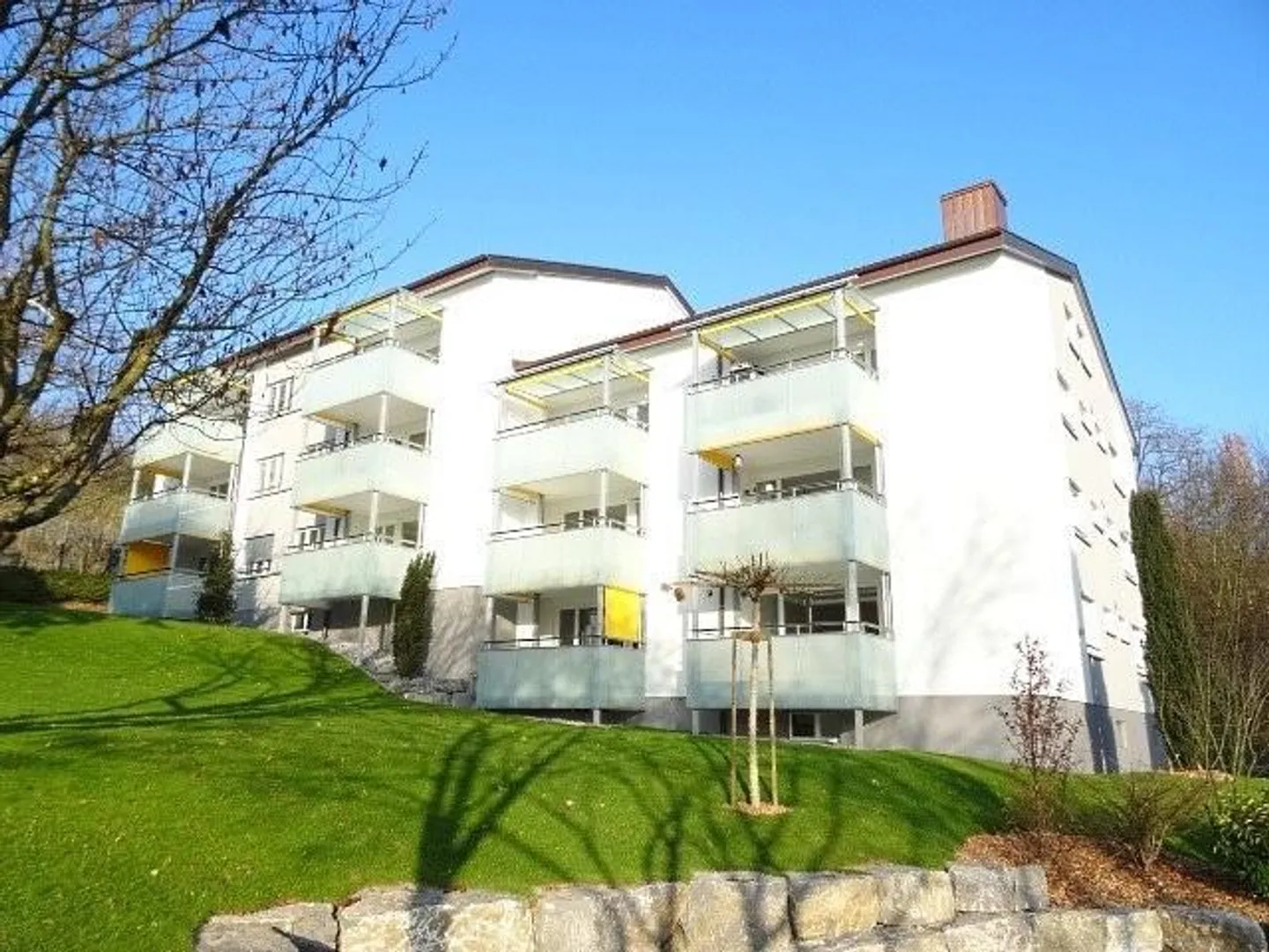 Appartement moderne de 5.5 pièces de 108 m² au 2ème étage avec grand balcon - Photo 1 sur 9