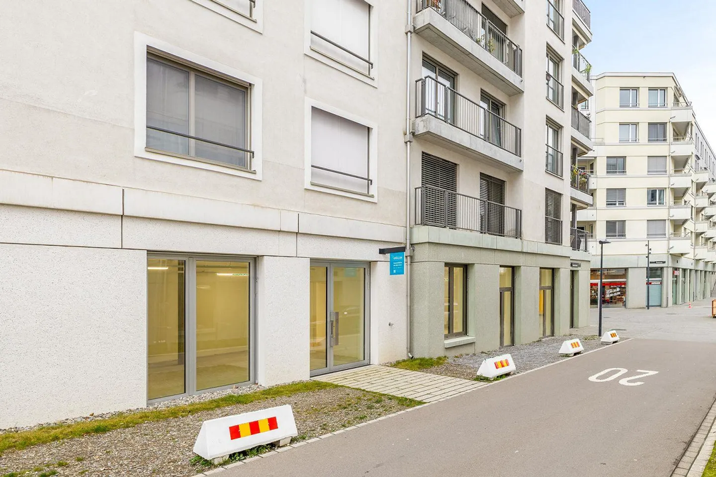 Spazio commerciale con potenziale nell'area Glasi di Bülach - Foto 5 di 12
