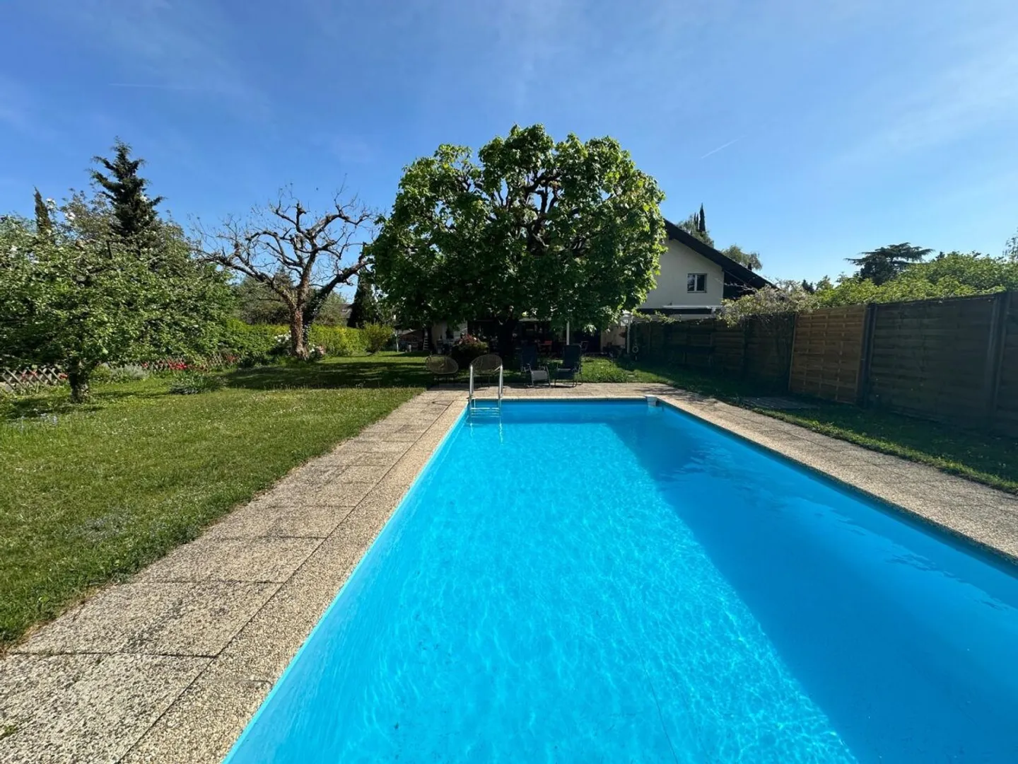 Charmantes möbliertes Haus mit Pool - Foto 1 von 13