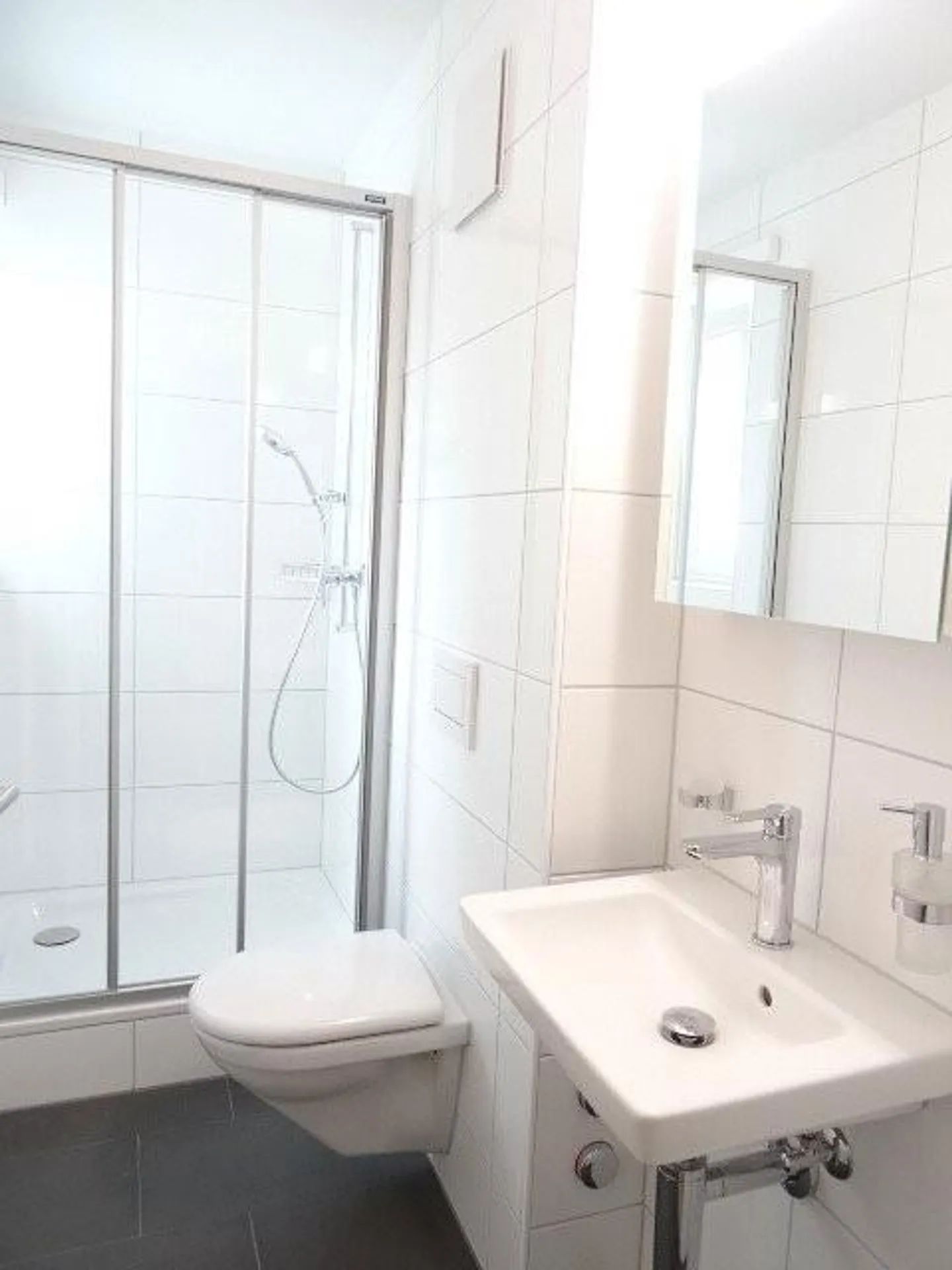Appartement moderne de 5.5 pièces de 108 m² au 2ème étage avec grand balcon - Photo 6 sur 9