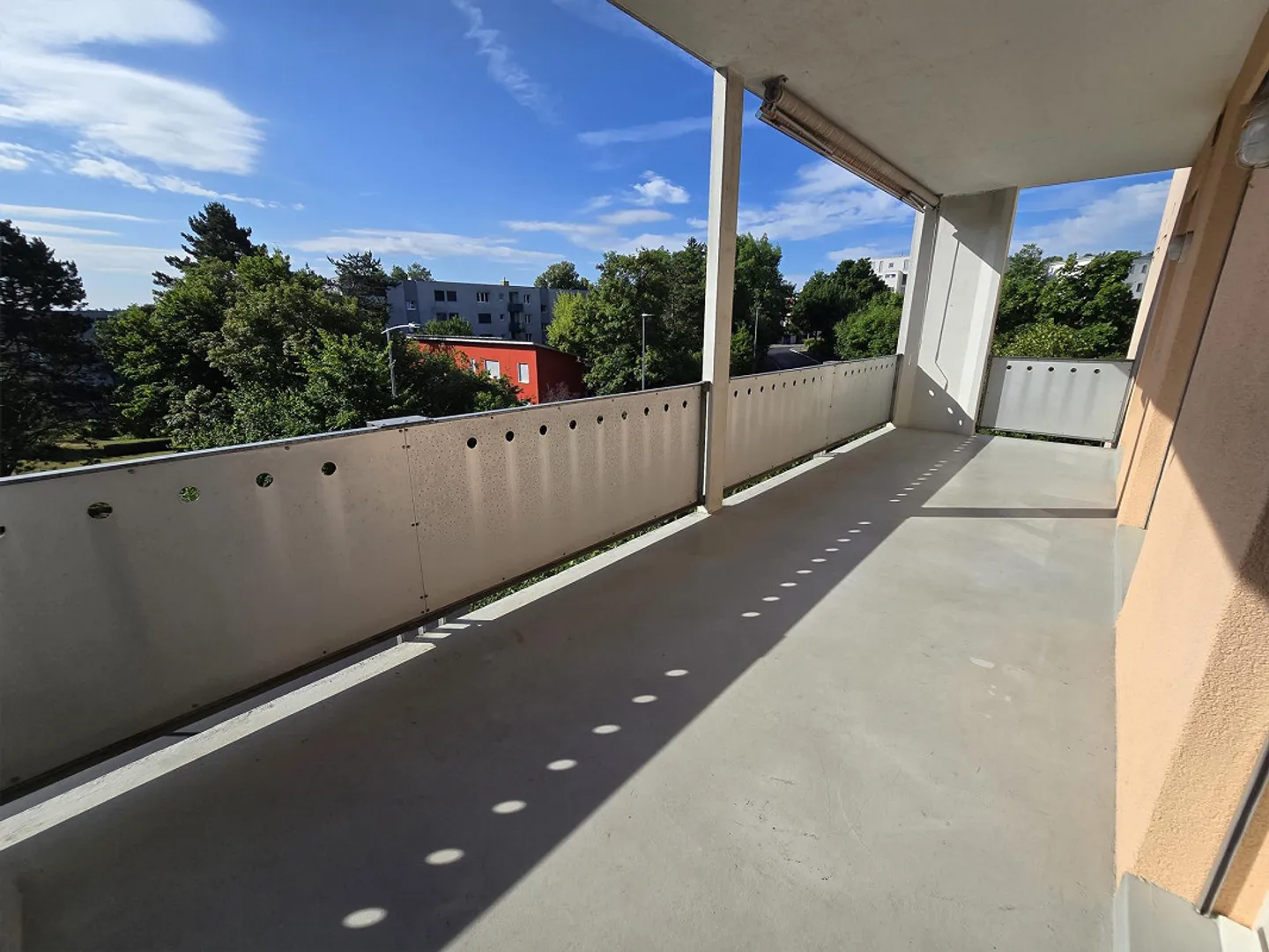 Appartement lumineux avec deux balcons - calme et familial - Photo 2 sur 11