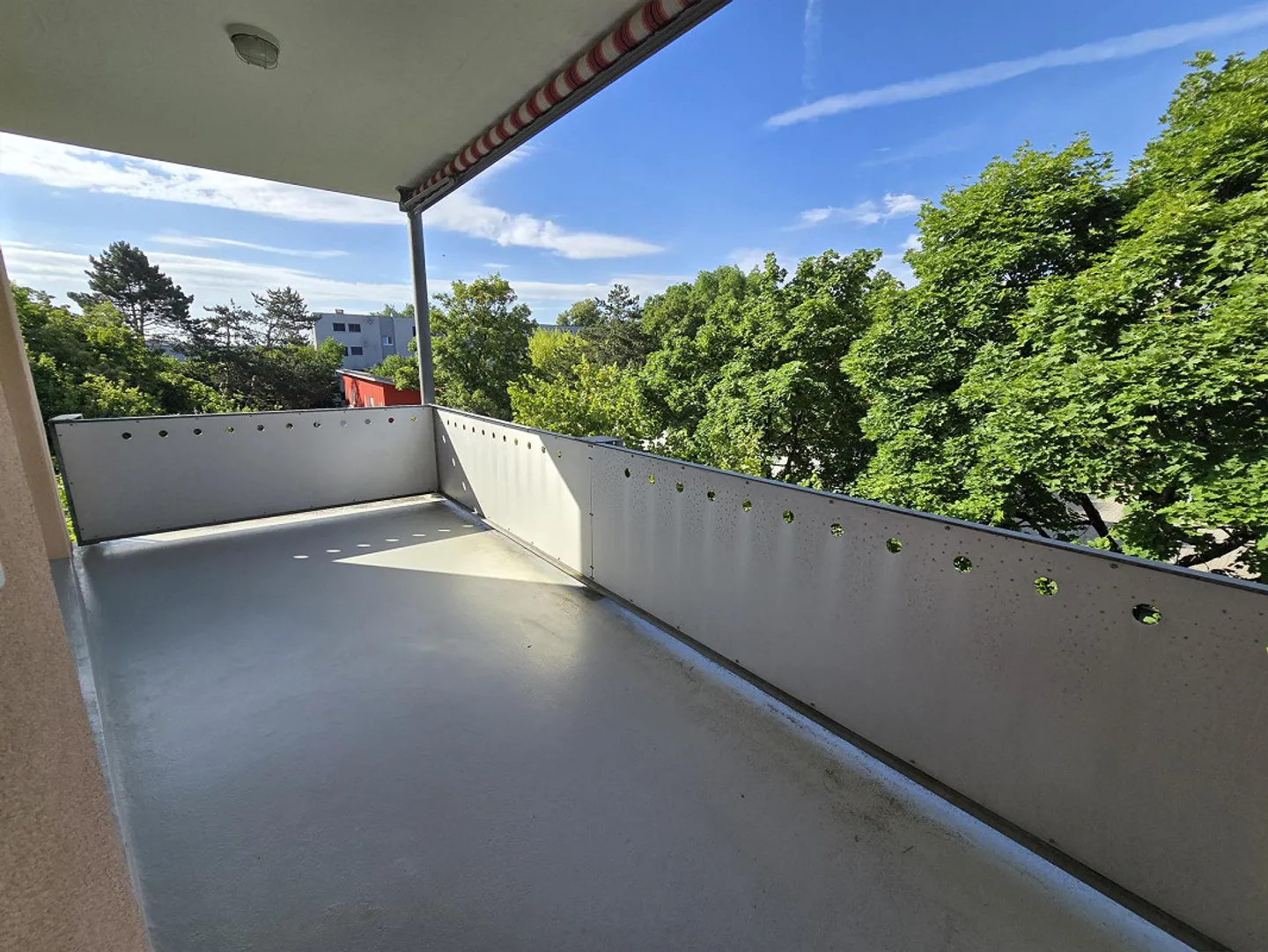 Appartement lumineux avec deux balcons - calme et familial - Photo 3 sur 11