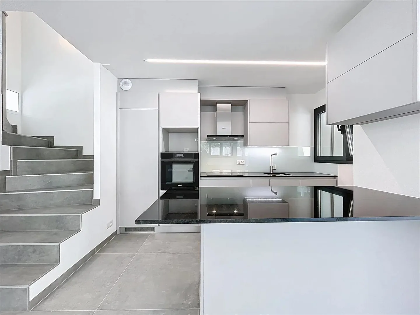 Casa nuova contemporanea pronta per essere abitata! - Foto 2 di 12