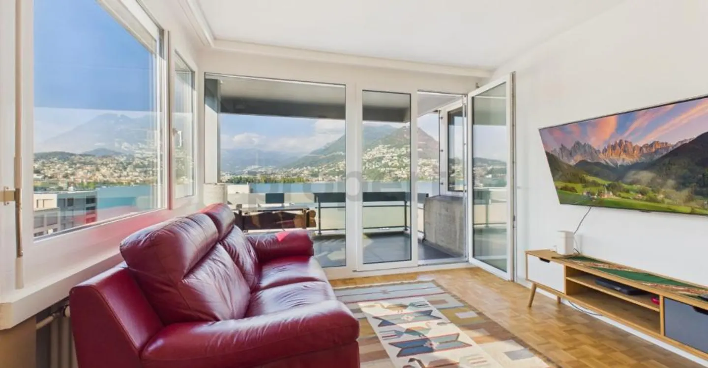 Elegant 4.5 Room Penthouse Renovated with Panoramic Lake View - Photo 1 of 8
