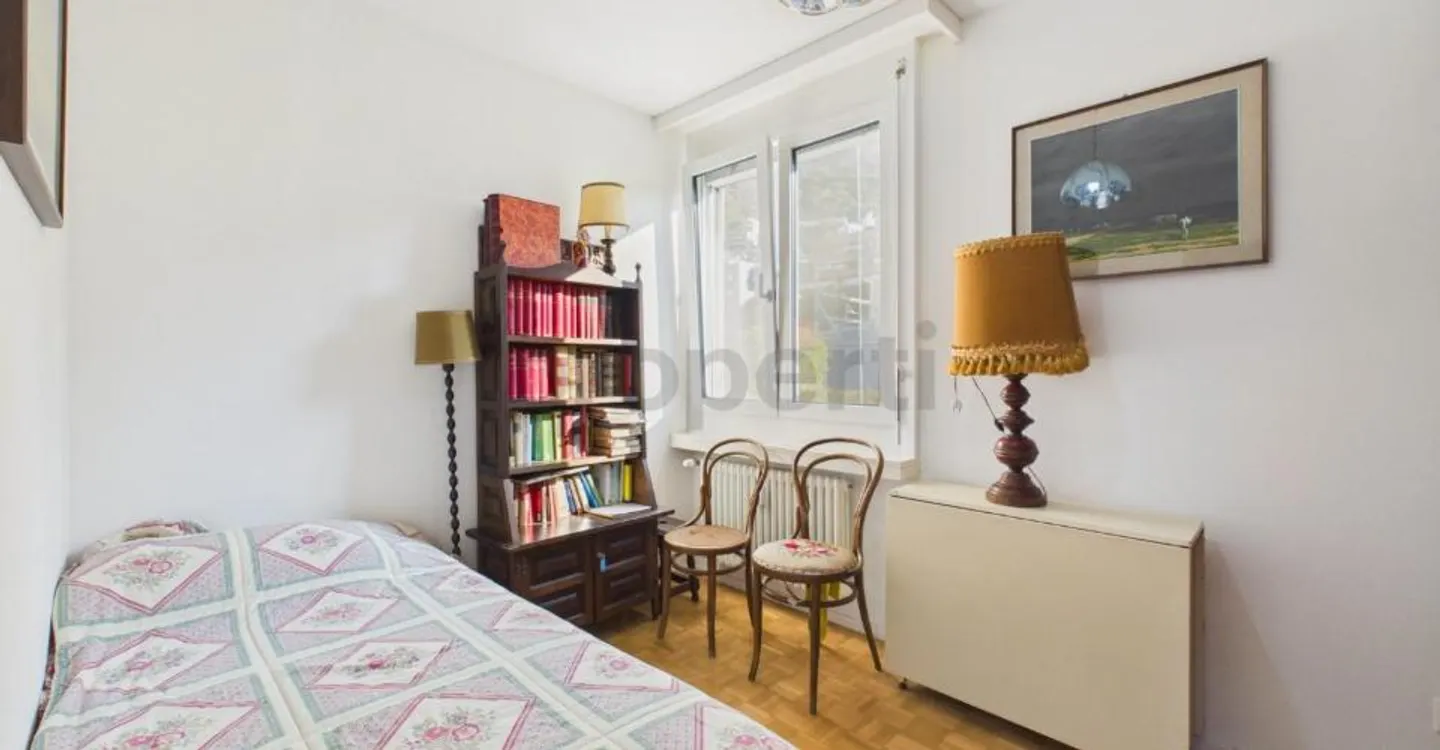 Elegant 4.5 Room Penthouse Renovated with Panoramic Lake View - Photo 7 of 8