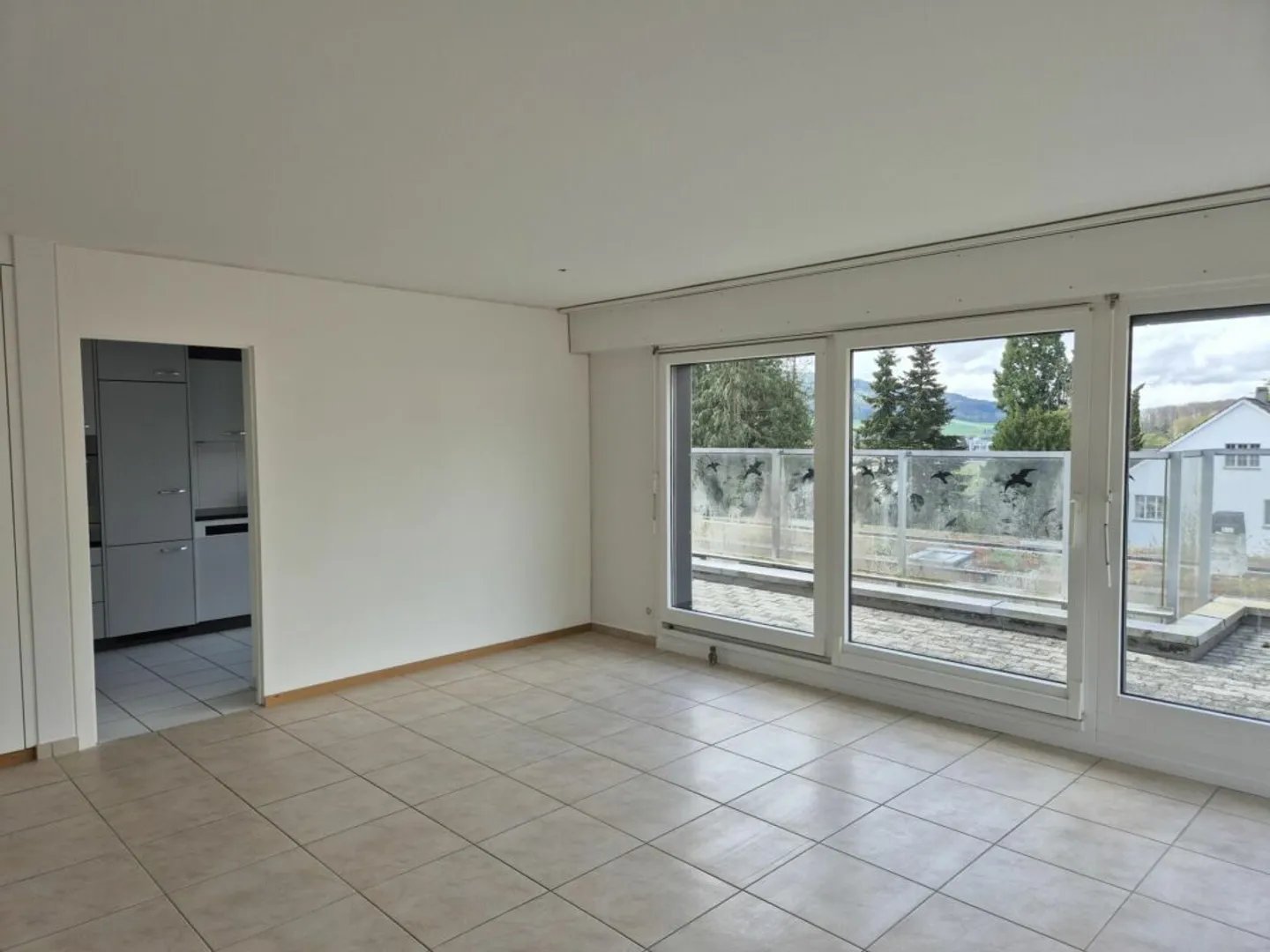 Sunny Attic Apartment - Photo 5 of 13