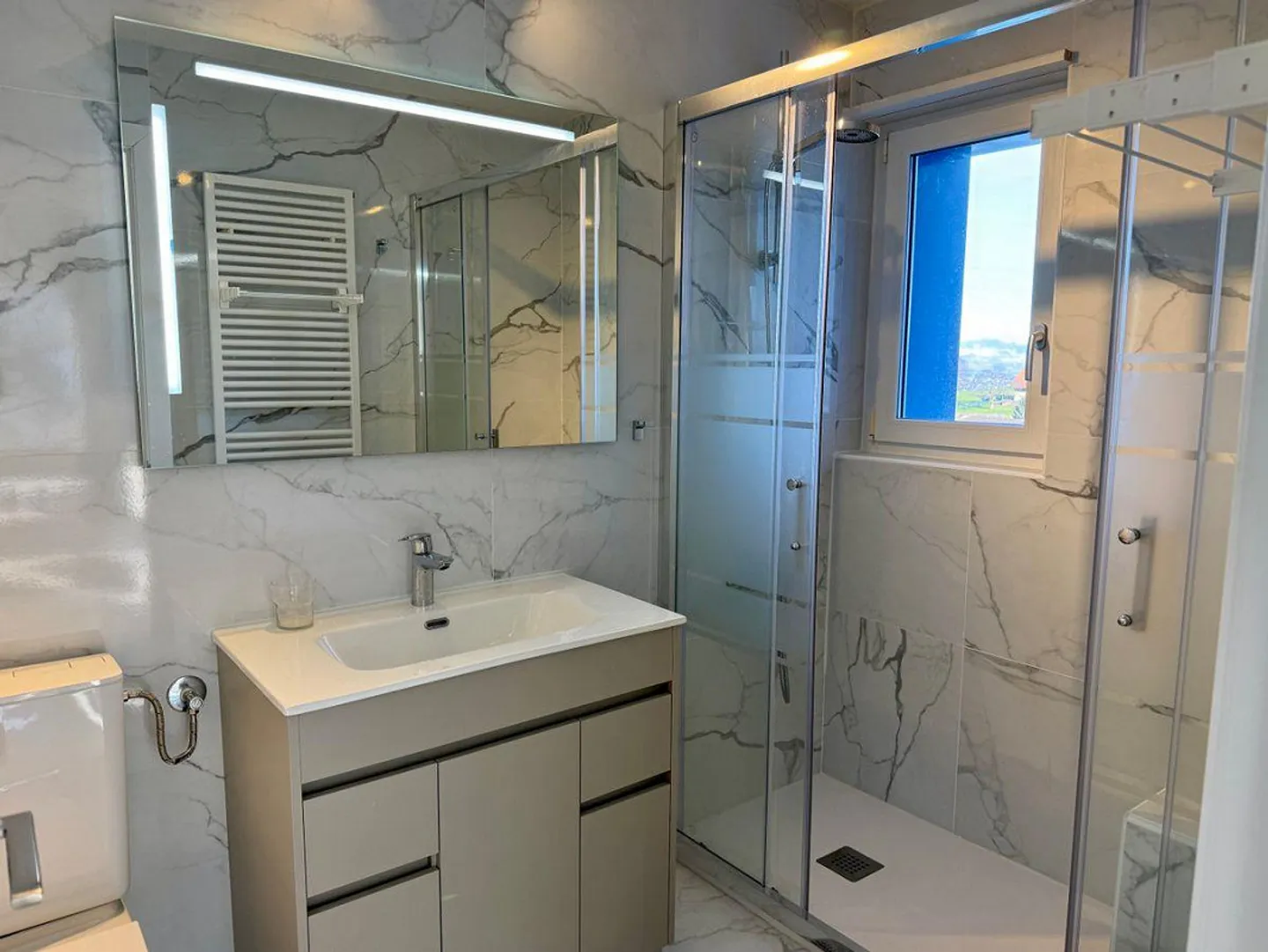 Studio recentemente ristrutturato con ampia terrazza - Foto 5 di 6