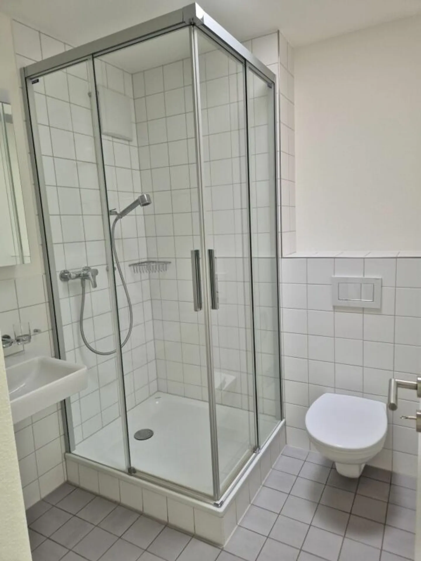 Sunny Attic Apartment - Photo 6 of 13