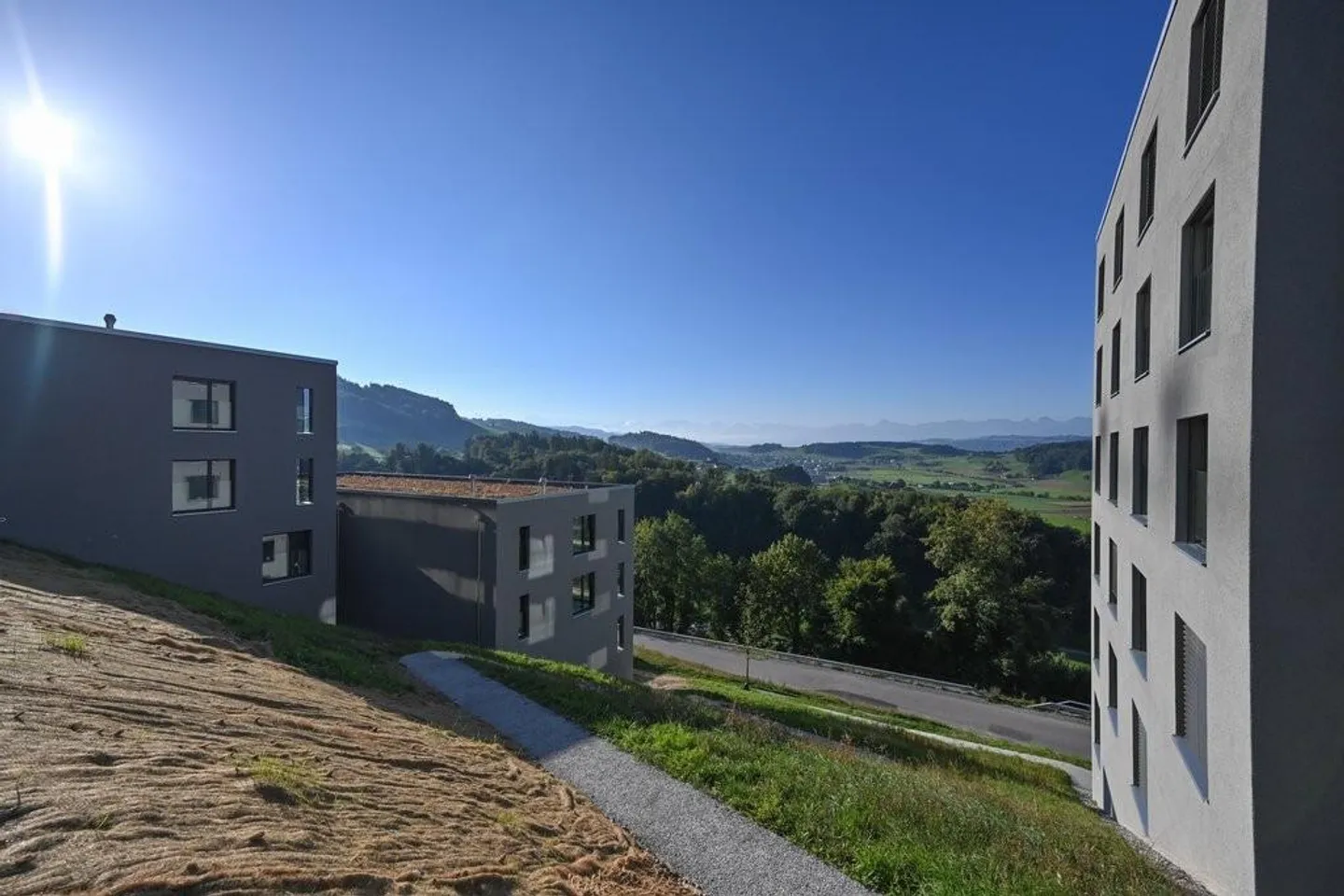 Vivre avec vue sur le paysage montagneux - Photo 1 sur 12