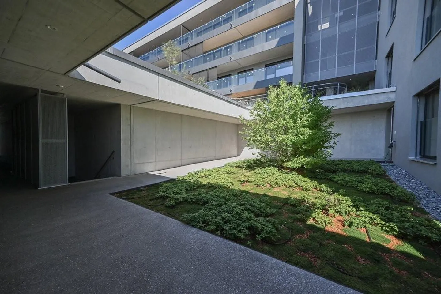 Vivre avec vue sur le paysage montagneux - Photo 2 sur 12