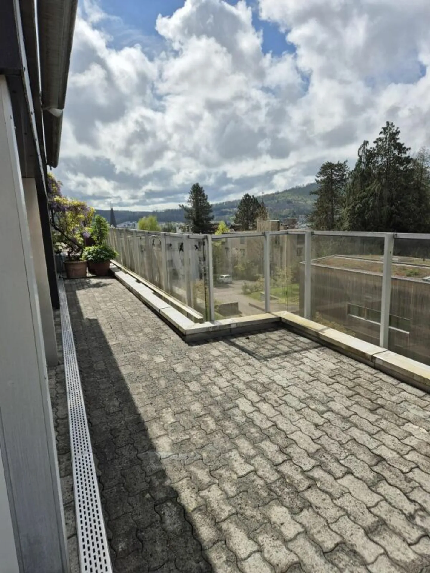 Sunny Attic Apartment - Photo 7 of 13