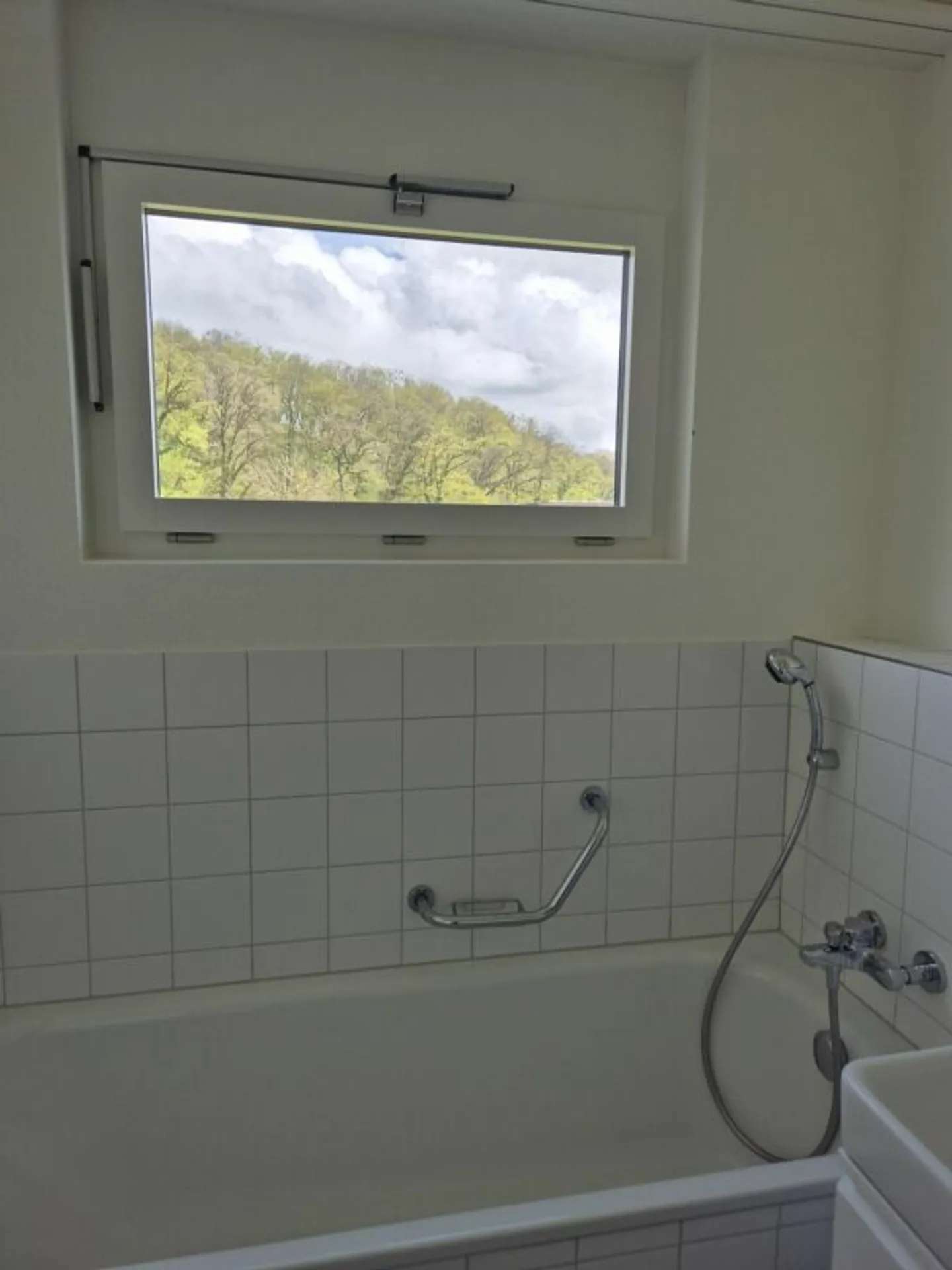 Sunny Attic Apartment - Photo 11 of 13