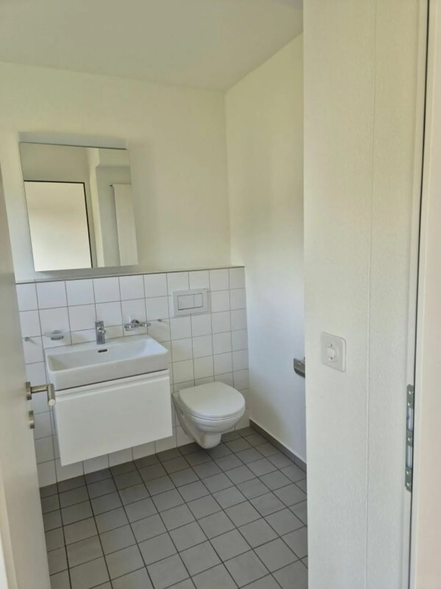 Sunny Attic Apartment - Photo 10 of 13