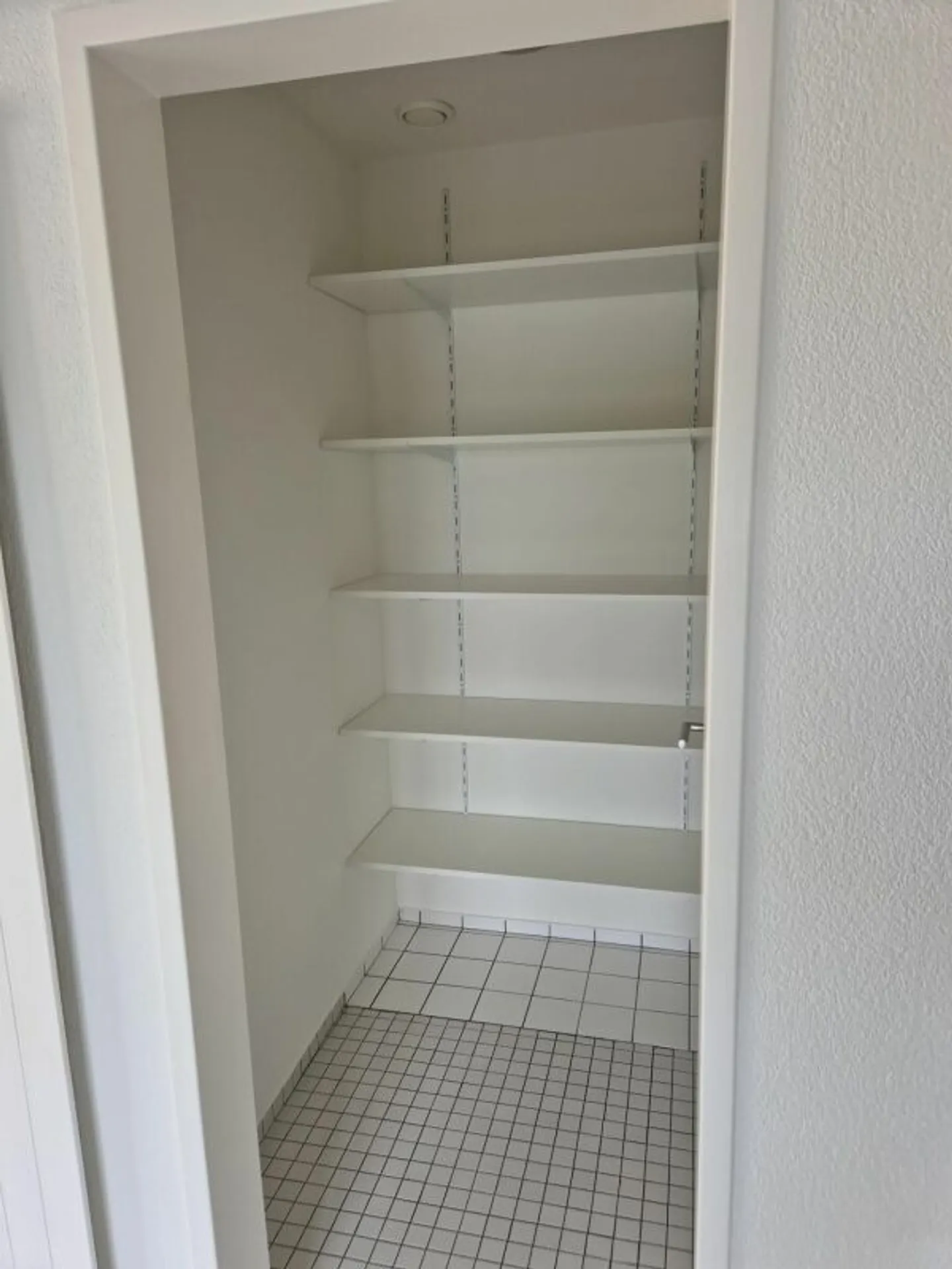 Sunny Attic Apartment - Photo 12 of 13