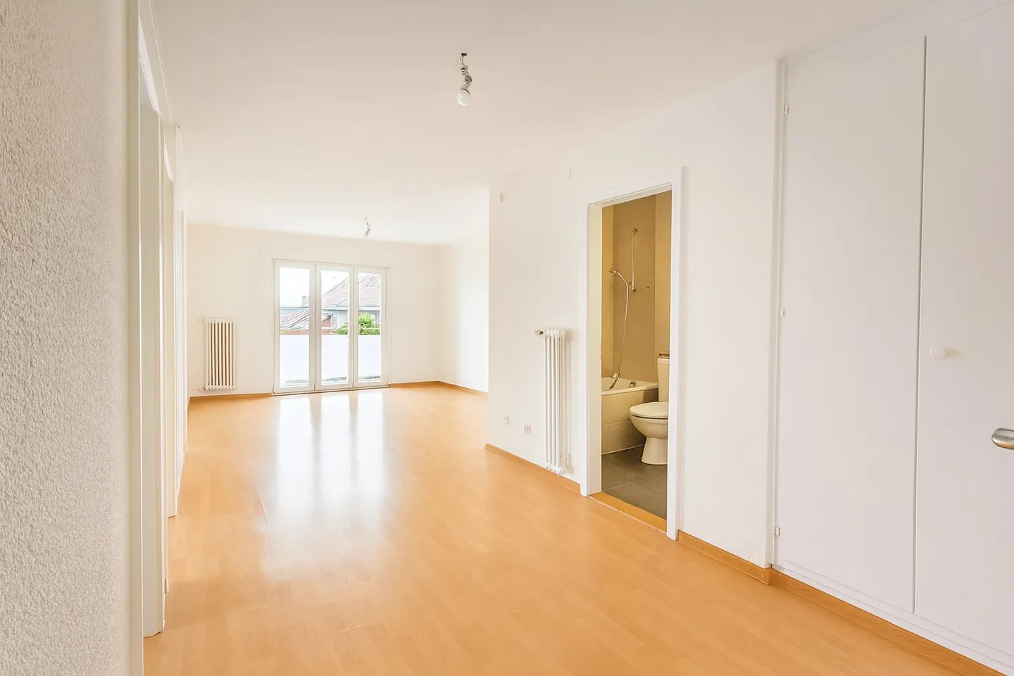 Beautiful 4-room apartment in Neuchâtel renovated - Photo 3 of 14