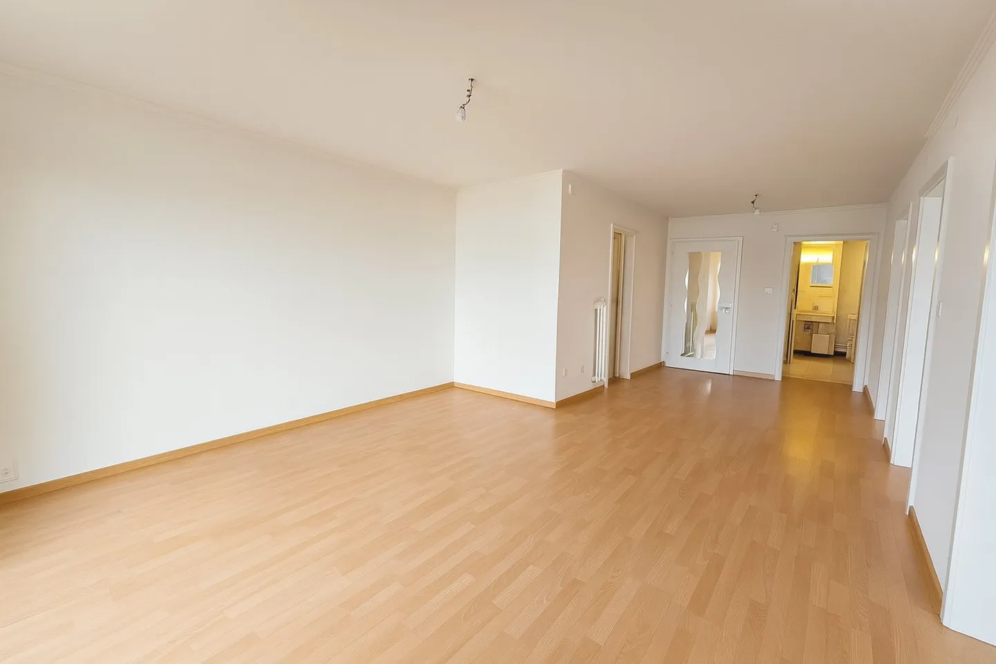 Beautiful 4-room apartment in Neuchâtel renovated - Photo 4 of 14