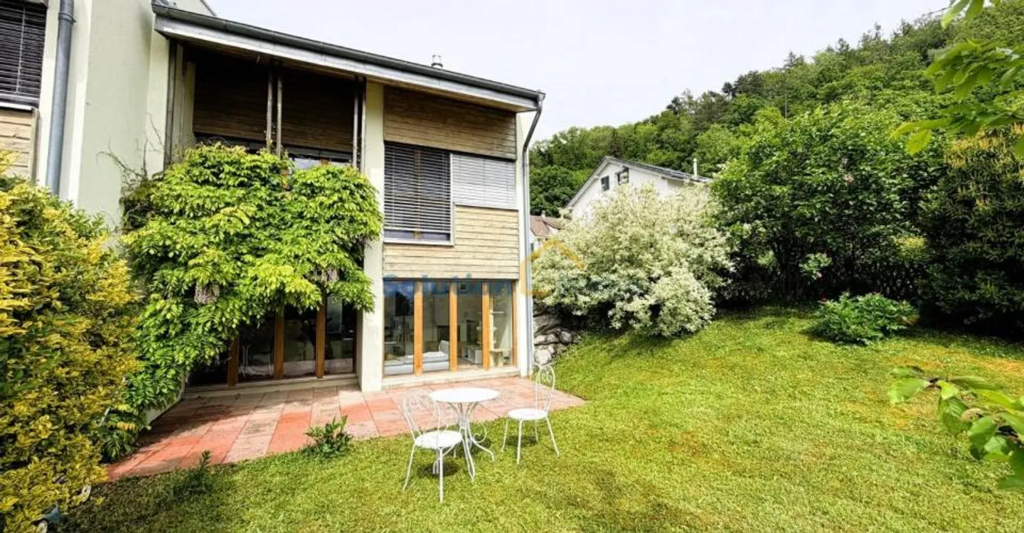 Große angrenzende Villa mit 6,6 Zimmern - Foto 1 von 13
