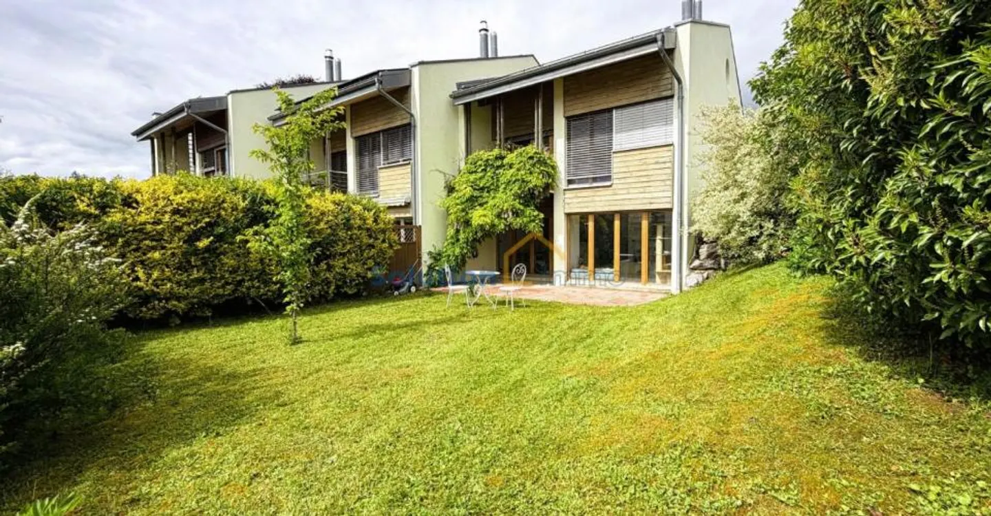 Große angrenzende Villa mit 6,6 Zimmern - Foto 3 von 13