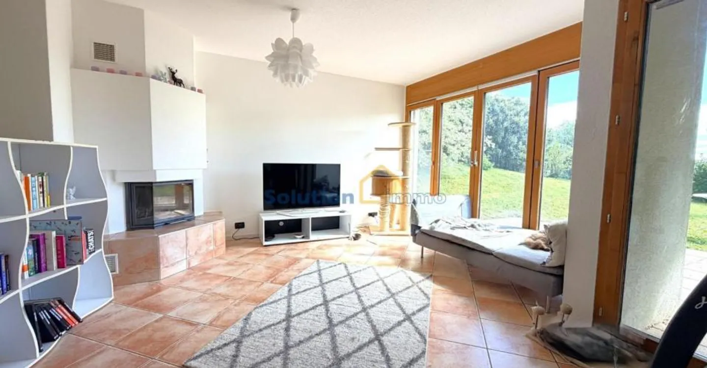 Große angrenzende Villa mit 6,6 Zimmern - Foto 4 von 13