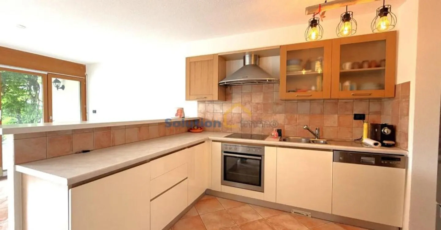 Große angrenzende Villa mit 6,6 Zimmern - Foto 6 von 13