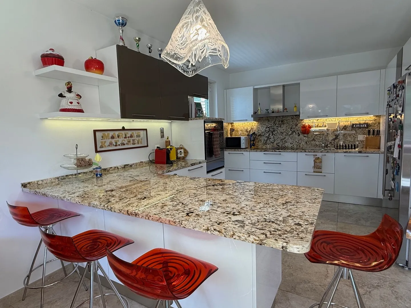 Appartement spacieux de 5.5 pièces entouré de verdure, très calme - Photo 3 sur 14