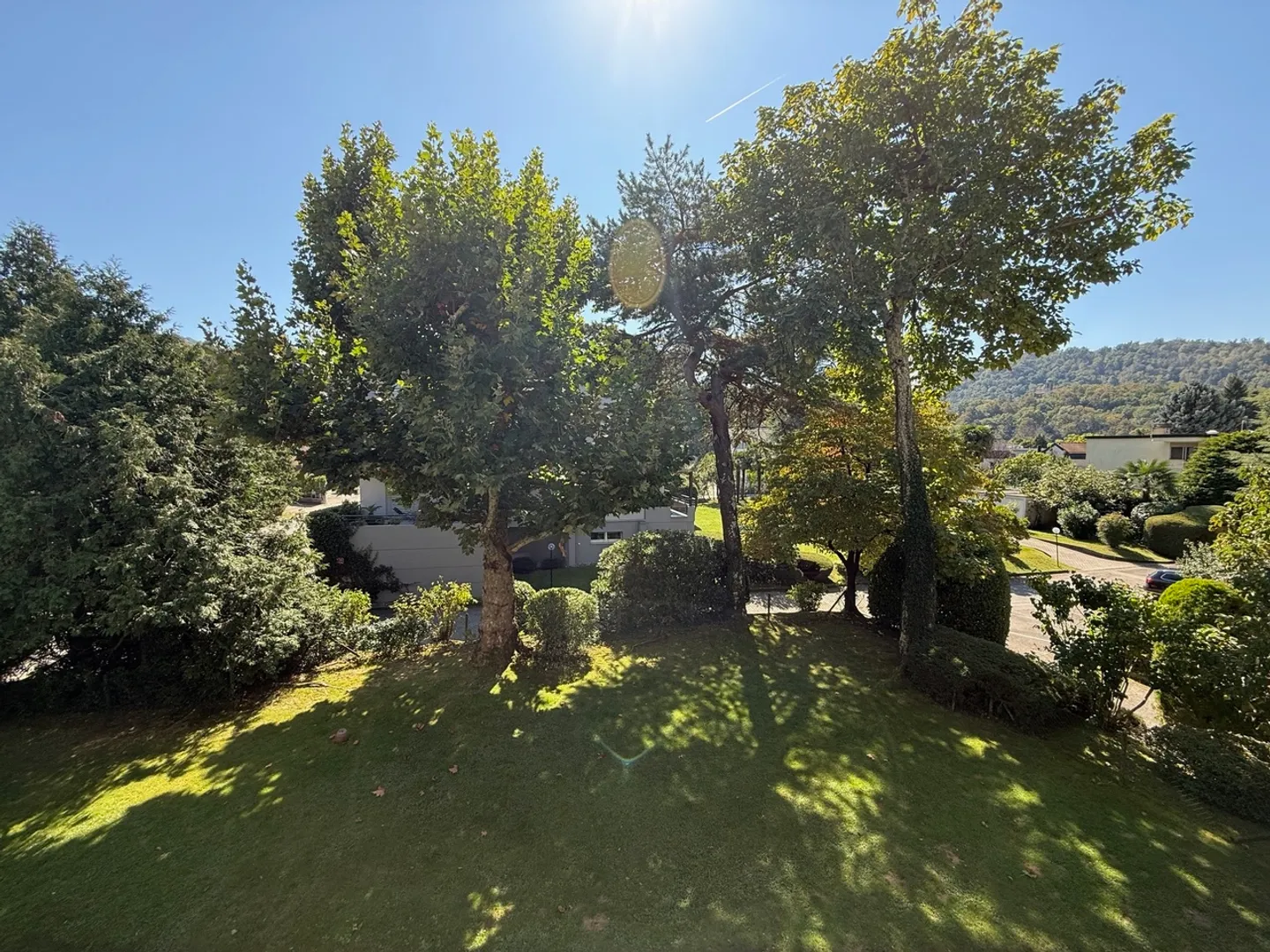 Appartement spacieux de 5.5 pièces entouré de verdure, très calme - Photo 6 sur 14