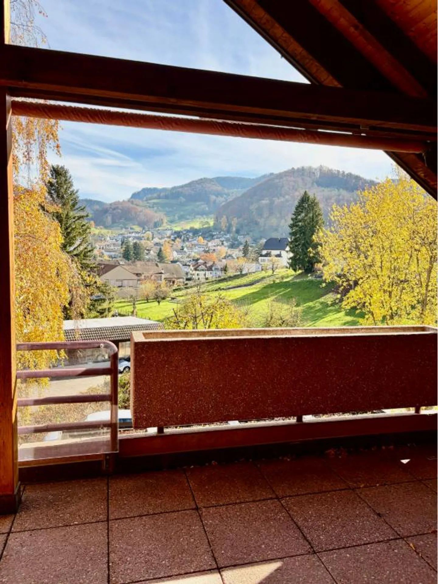 🏡Helle Dachwohnung mit Cheminée & Marmor­boden🏡 - Foto 2 von 4