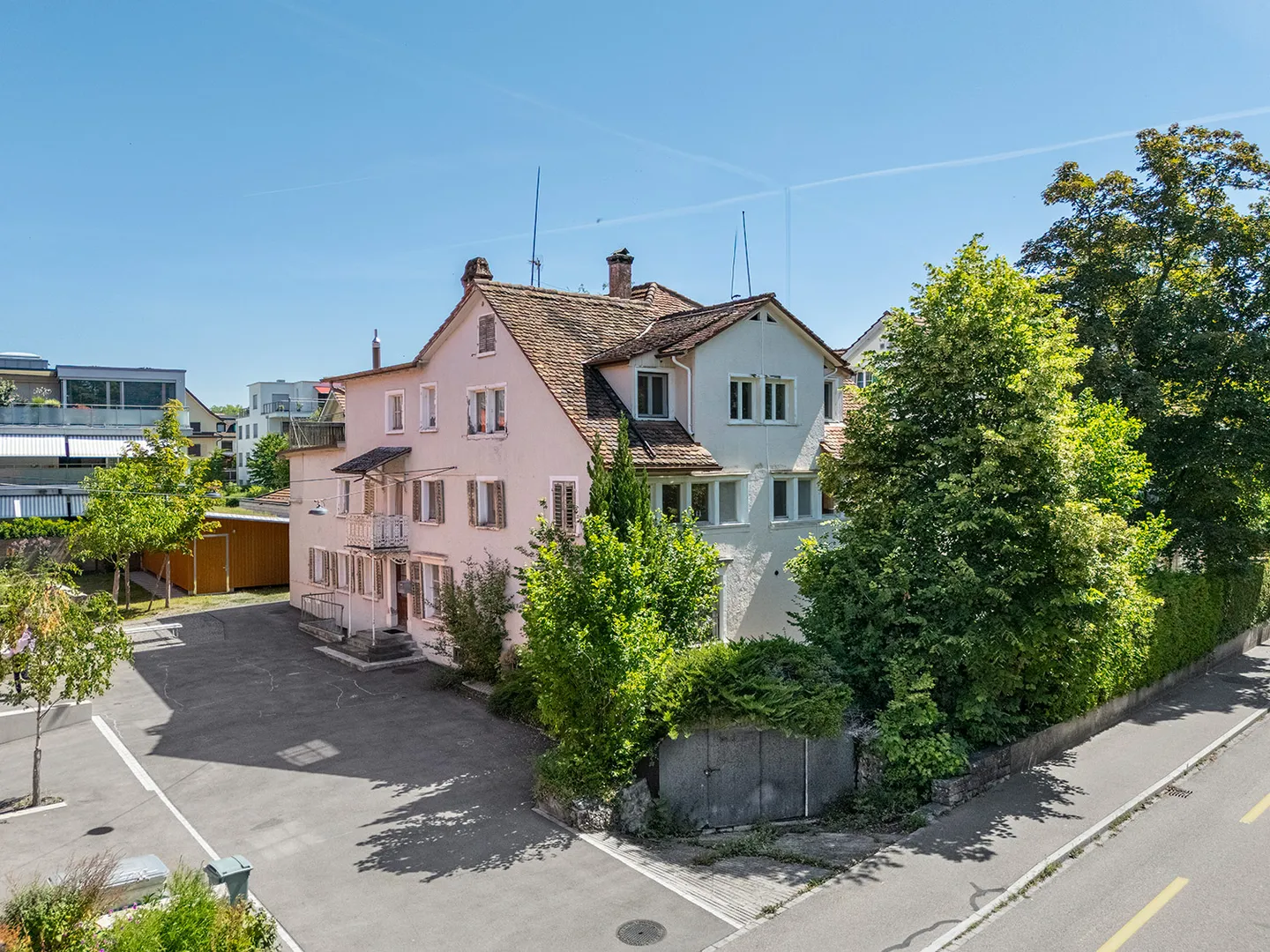 Residential building with 15 rooms - Photo 1 of 7