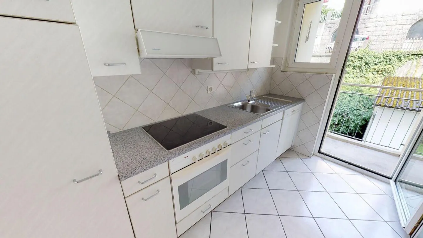 Bright apartment with central location - Photo 5 of 8