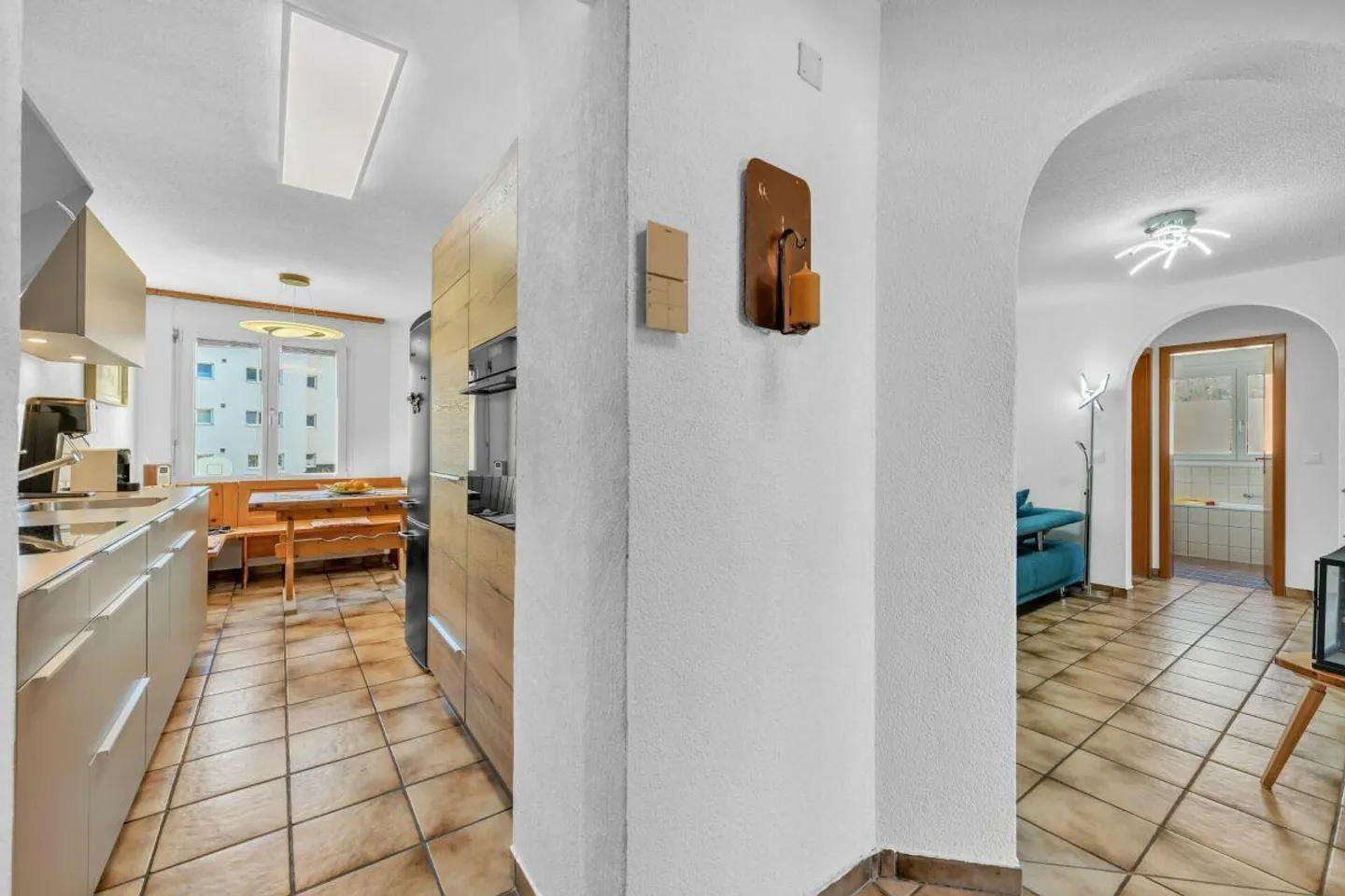 Espace pour les rêves de vie : Charmant appartement de 4,5 pièces avec balcon - Photo 2 sur 15