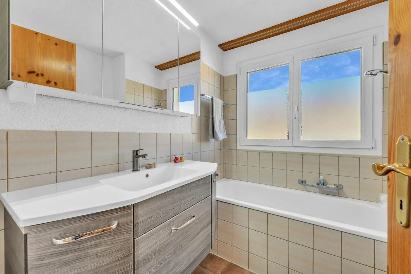 Espace pour les rêves de vie : Charmant appartement de 4,5 pièces avec balcon - Photo 7 sur 15