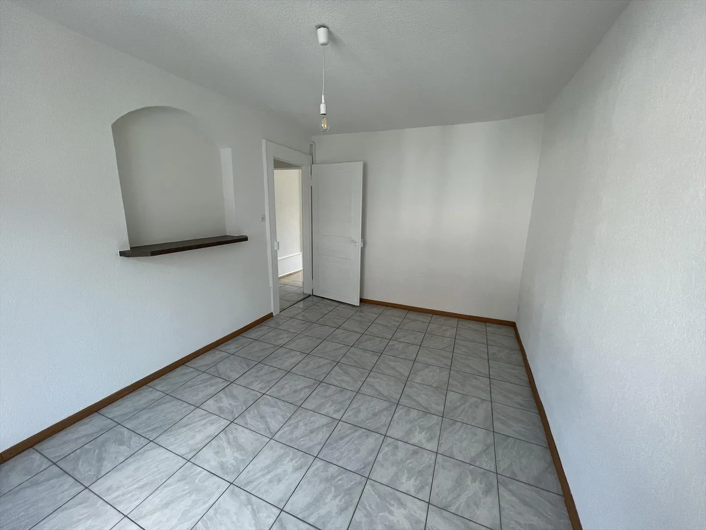 Zu vermieten: 3-Zimmer-Wohnung - Rue du Midi 34, St-Imier - Foto 3 von 9