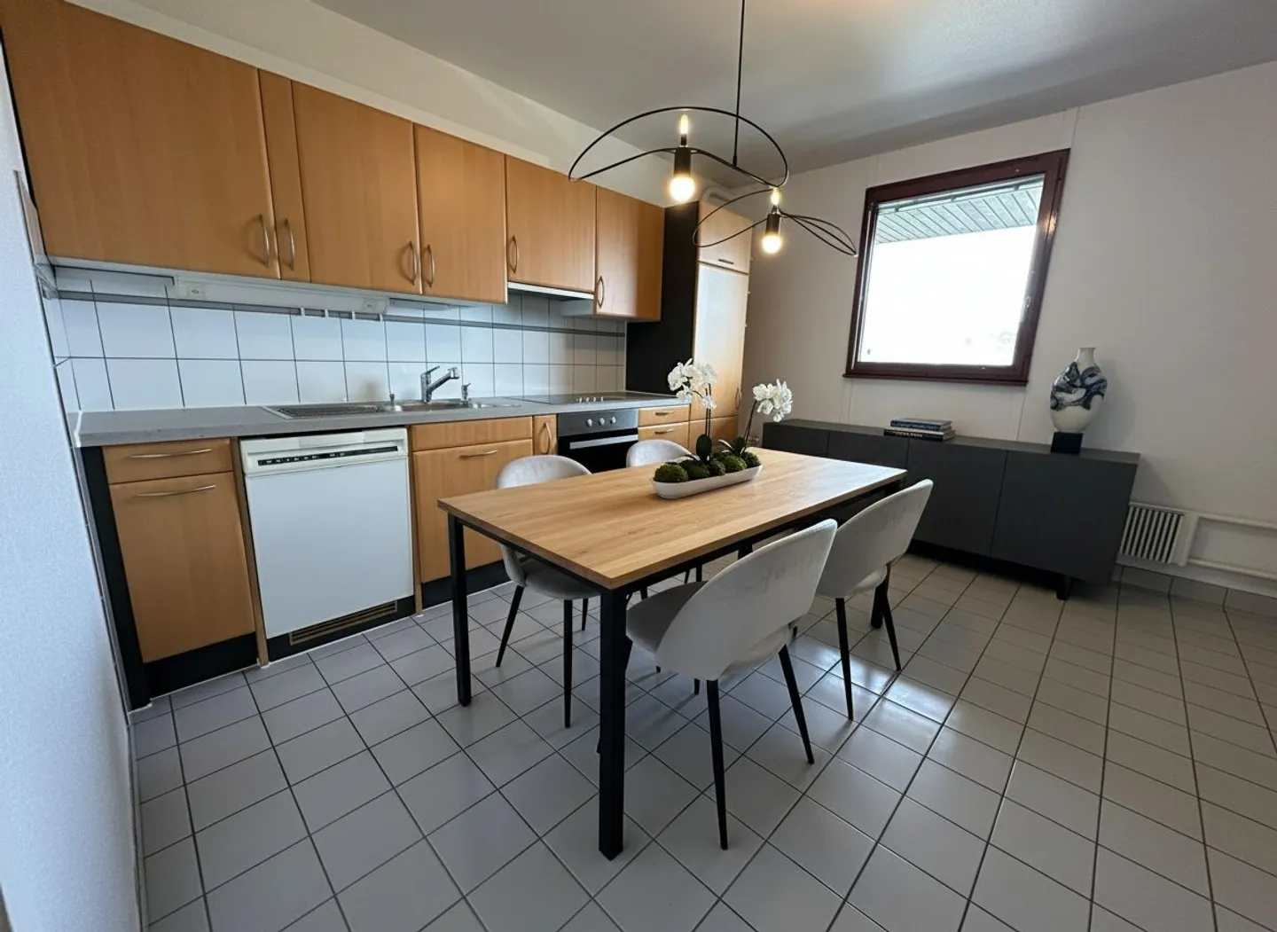 Bellissimo appartamento con vista aperta mozzafiato 3 camere / piscina comune - Foto 2 di 7