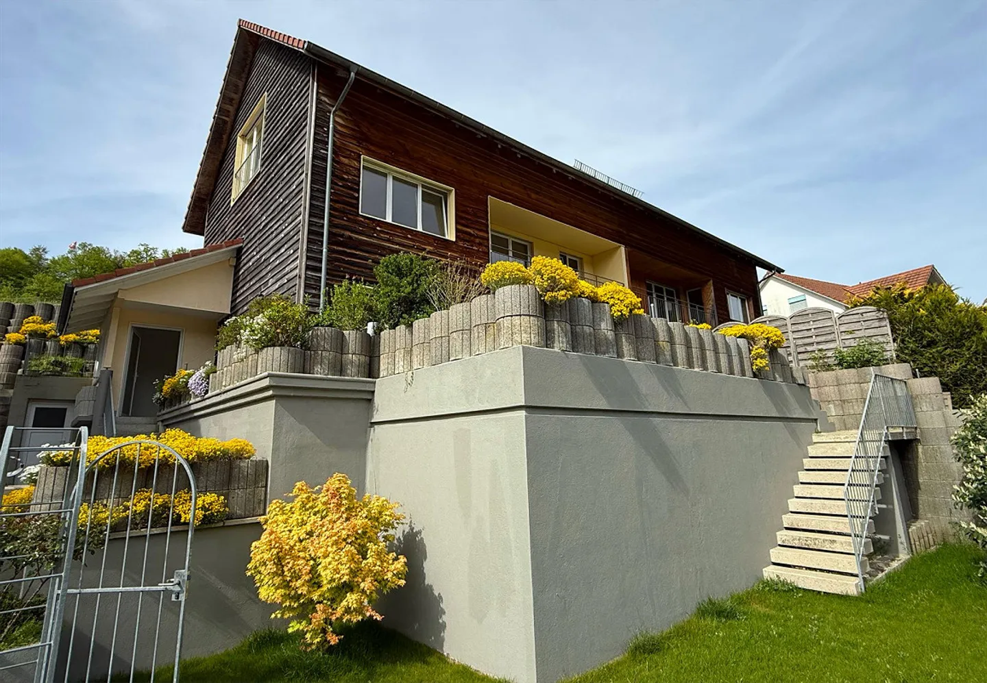 Maison individuelle avec garage sur la pente ensoleillée à Meltingen - Photo 1 sur 10
