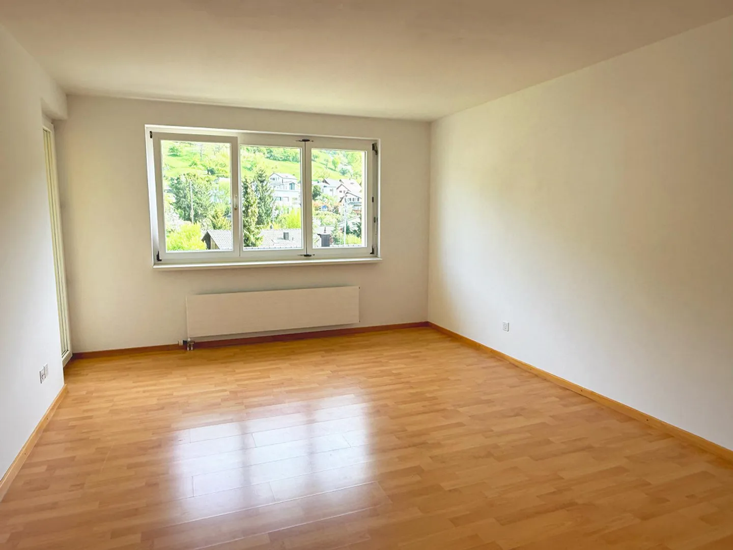 Maison individuelle avec garage sur la pente ensoleillée à Meltingen - Photo 6 sur 10