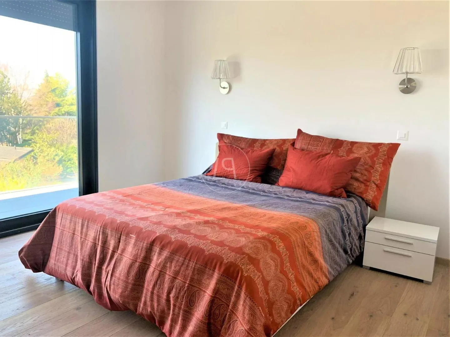 Zeitgenössische Villa mit Seeblick - Foto 8 von 12