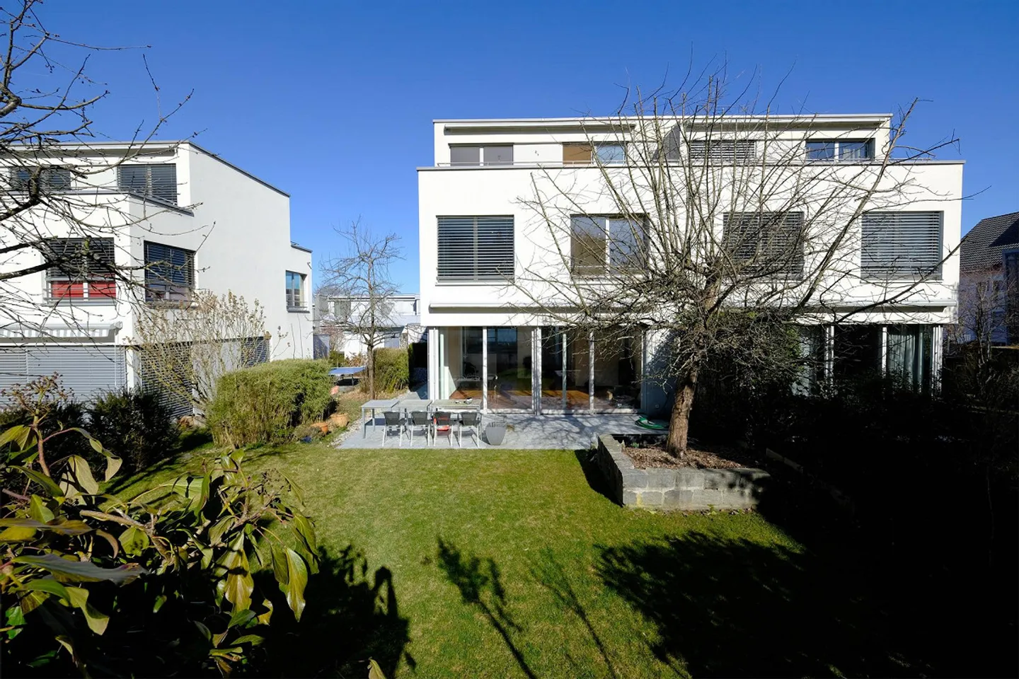 Casa bifamiliare moderna di 5,5 stanze con grande giardino a Gockhausen - Foto 2 di 27