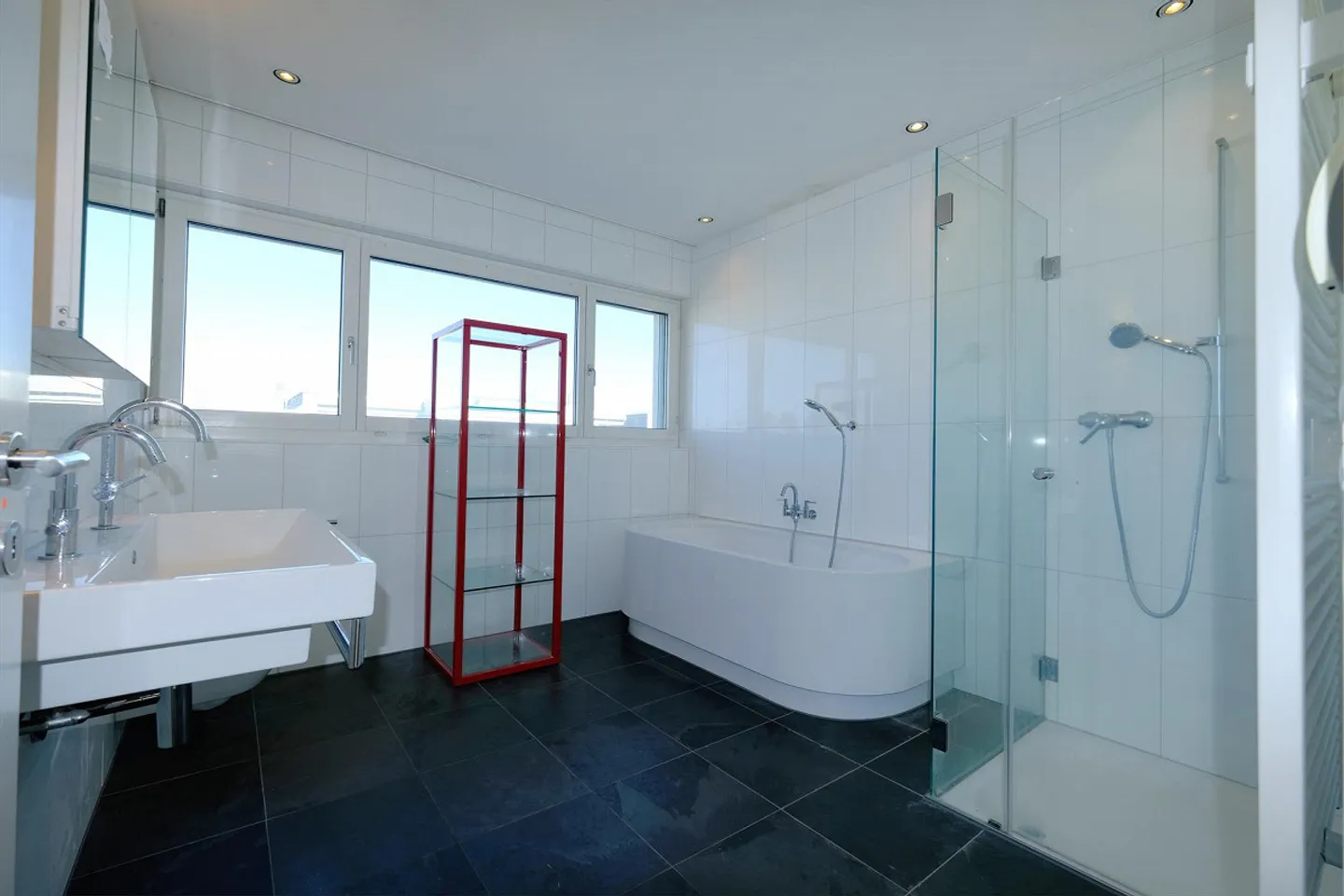 Casa bifamiliare moderna di 5,5 stanze con grande giardino a Gockhausen - Foto 15 di 27