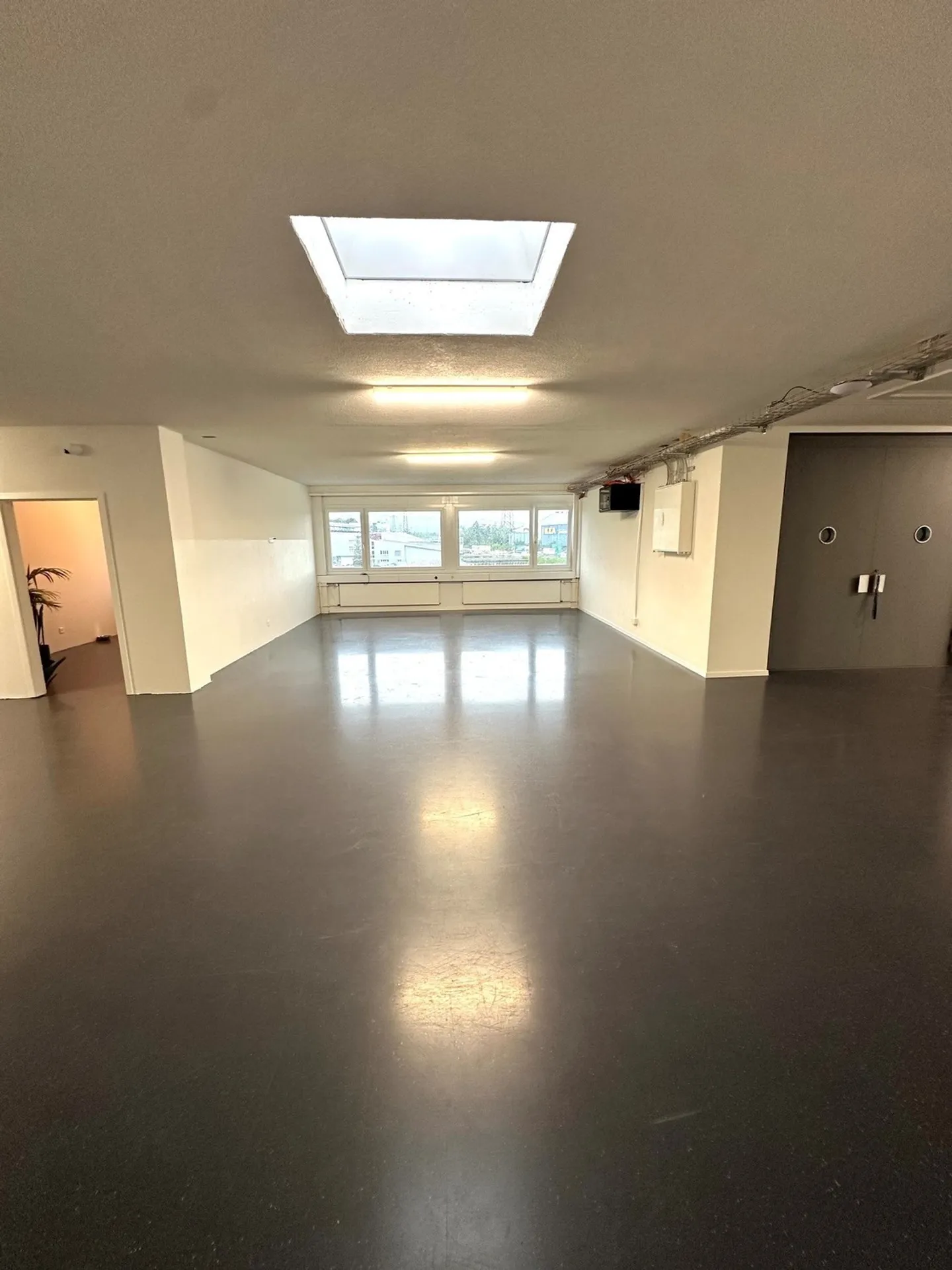 Commercial Space in Dietlikon - Photo 2 of 10