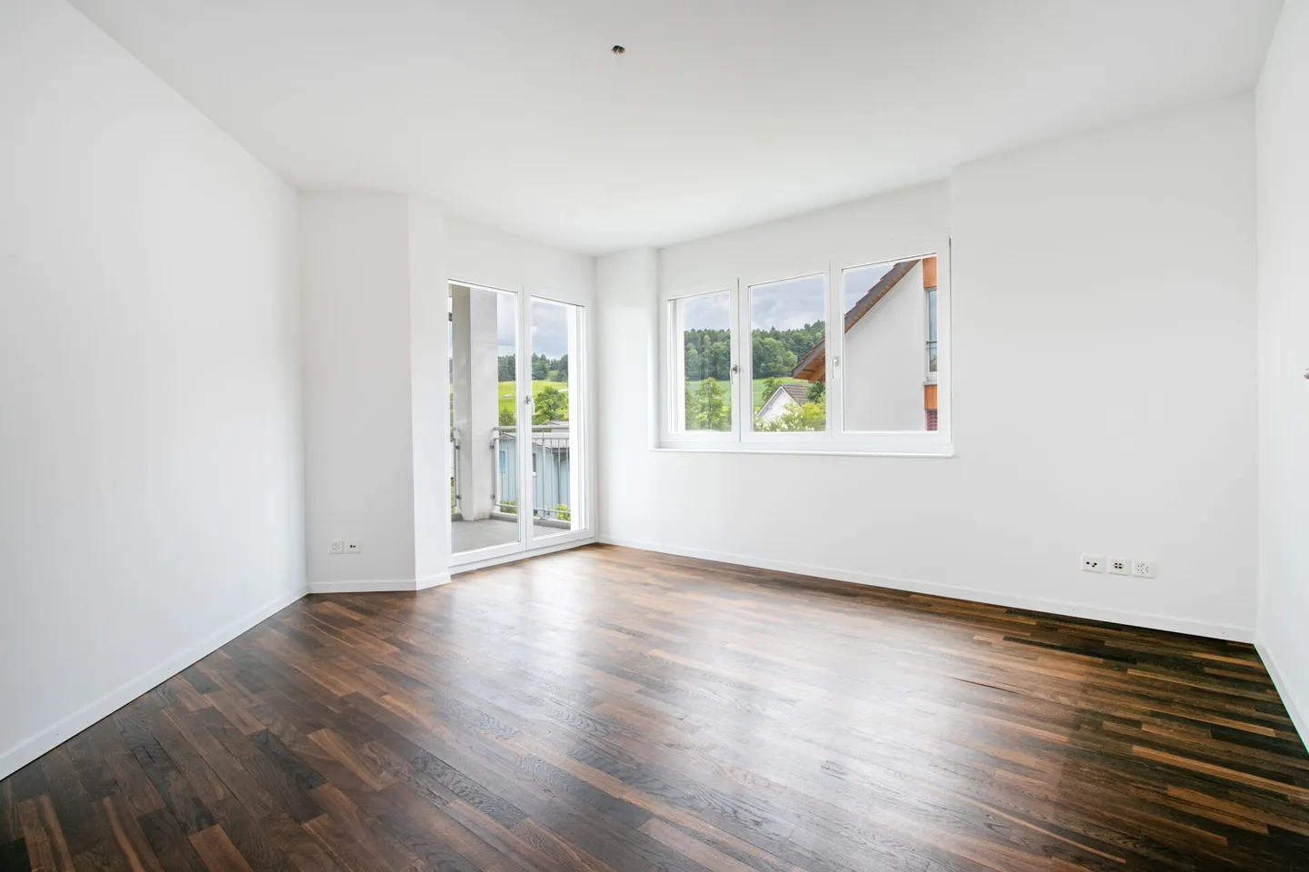 Casa bifamiliare moderna e luminosa di 6,5 stanze in una posizione tranquilla con garage doppio e accesso diretto alla casa - Foto 20 di 33
