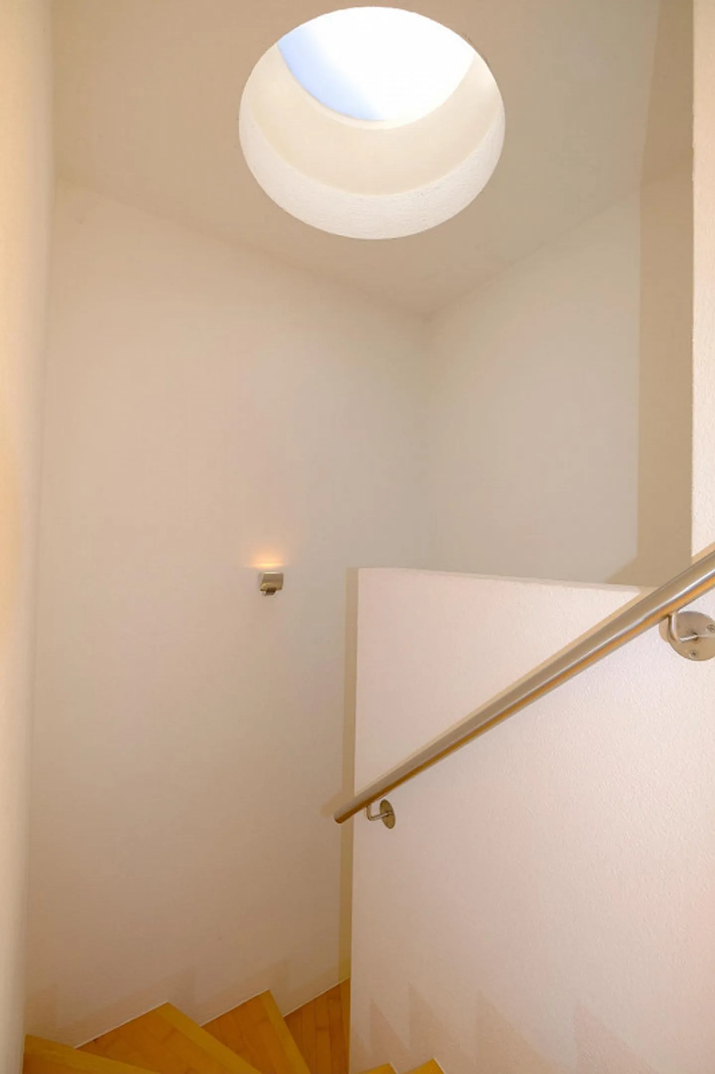Casa bifamiliare moderna di 5,5 stanze con grande giardino a Gockhausen - Foto 23 di 27