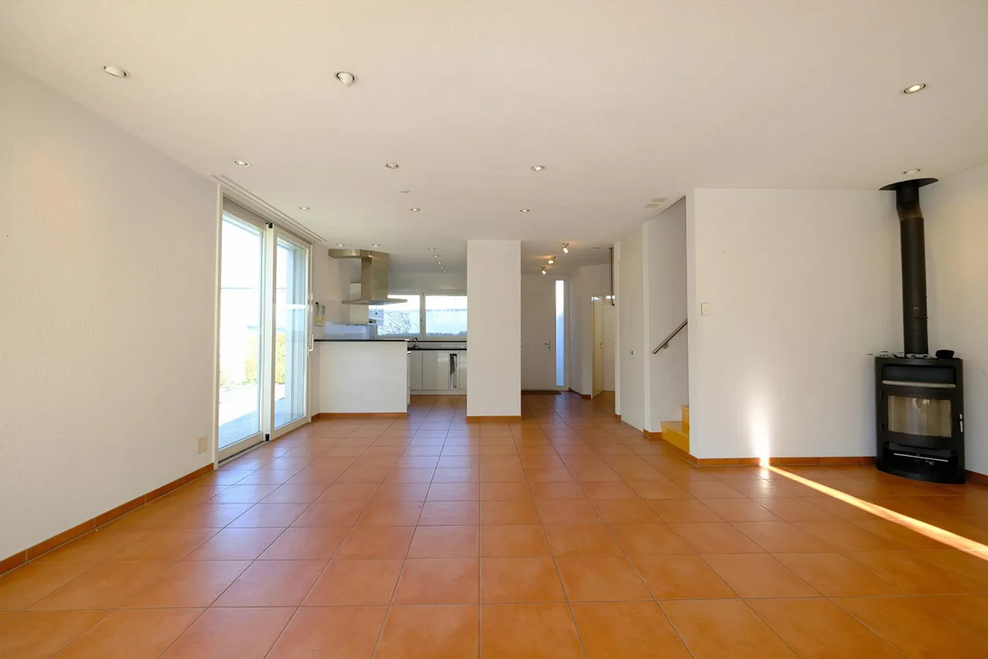 Casa bifamiliare moderna di 5,5 stanze con grande giardino a Gockhausen - Foto 5 di 27