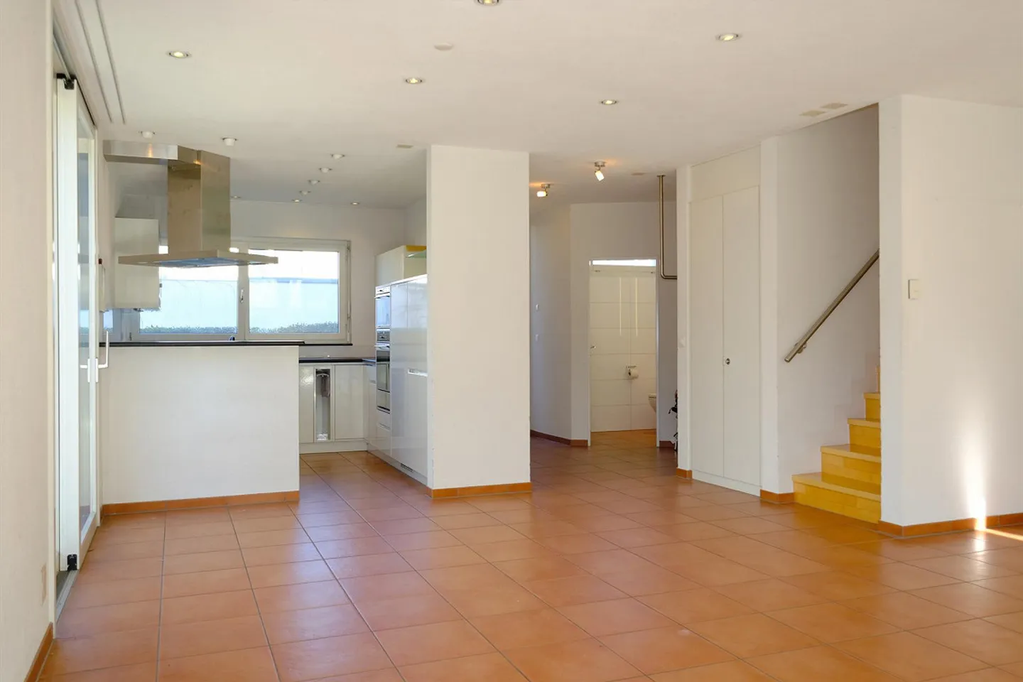 Casa bifamiliare moderna di 5,5 stanze con grande giardino a Gockhausen - Foto 7 di 27