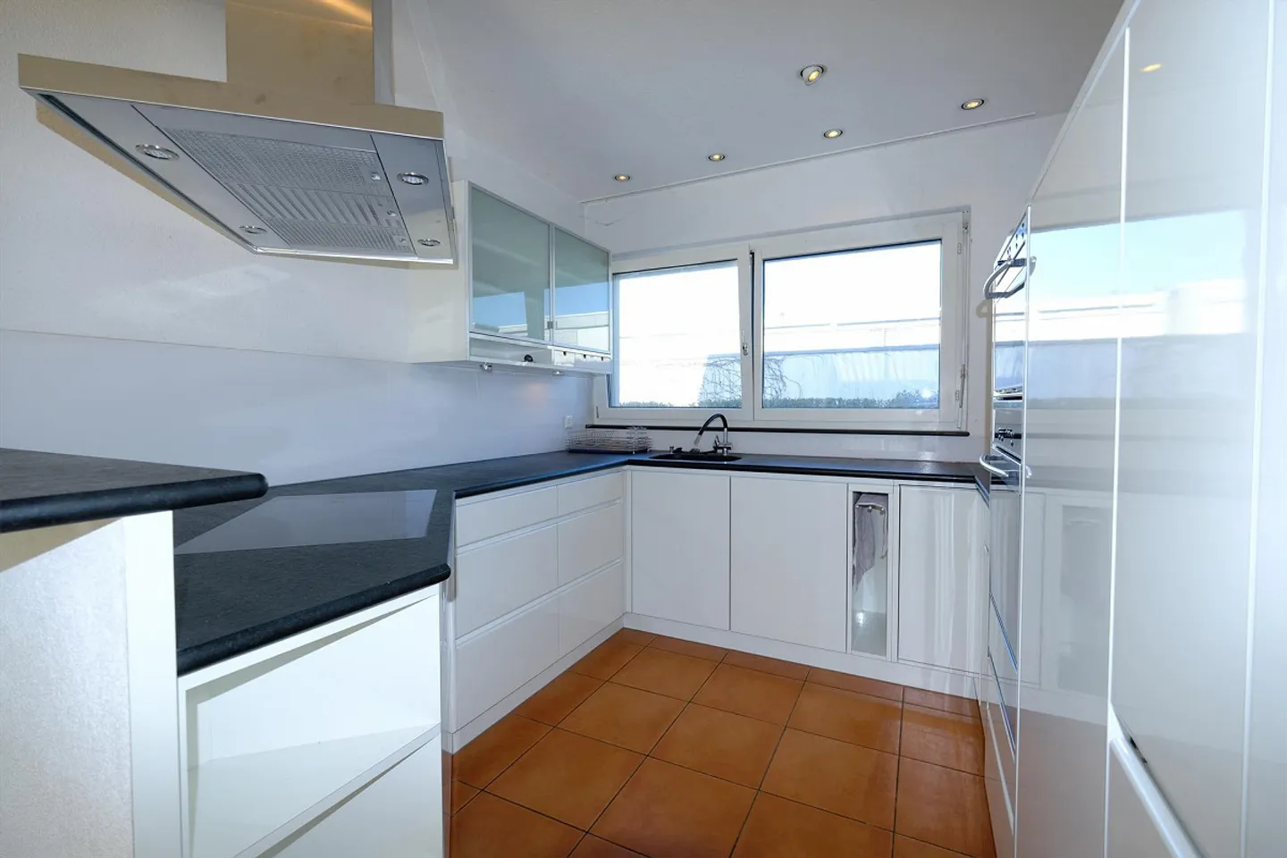 Casa bifamiliare moderna di 5,5 stanze con grande giardino a Gockhausen - Foto 9 di 27