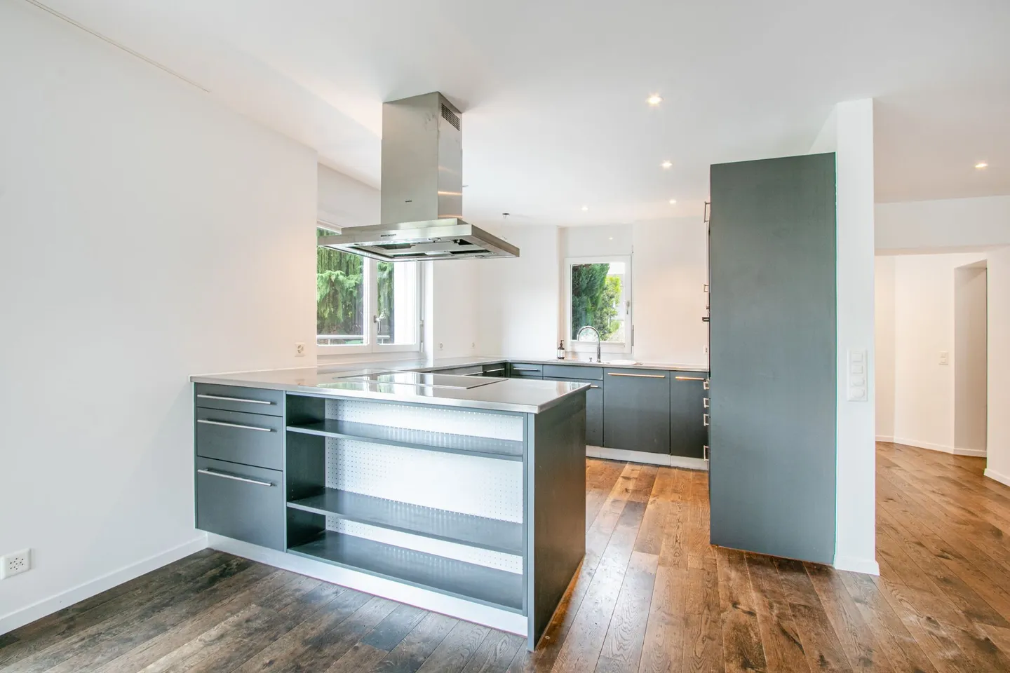 Casa bifamiliare moderna e luminosa di 6,5 stanze in una posizione tranquilla con garage doppio e accesso diretto alla casa - Foto 15 di 33