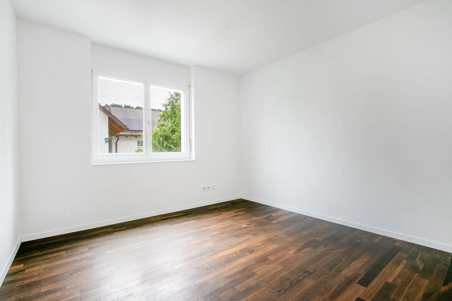 Casa bifamiliare moderna e luminosa di 6,5 stanze in una posizione tranquilla con garage doppio e accesso diretto alla casa - Foto 22 di 33