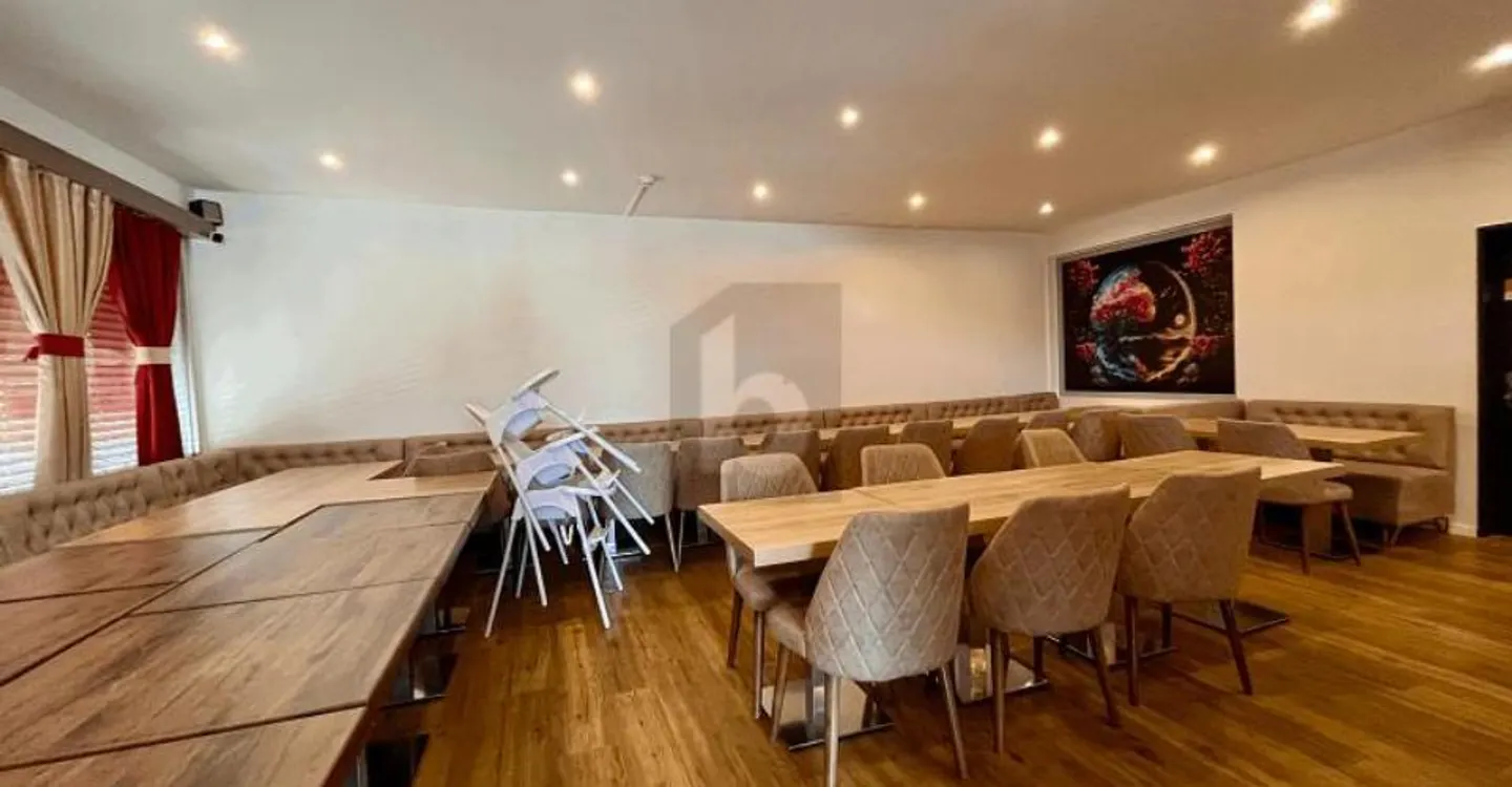FRESHLY RENOVATED WITH GREAT TERRACE - Photo 4 of 6